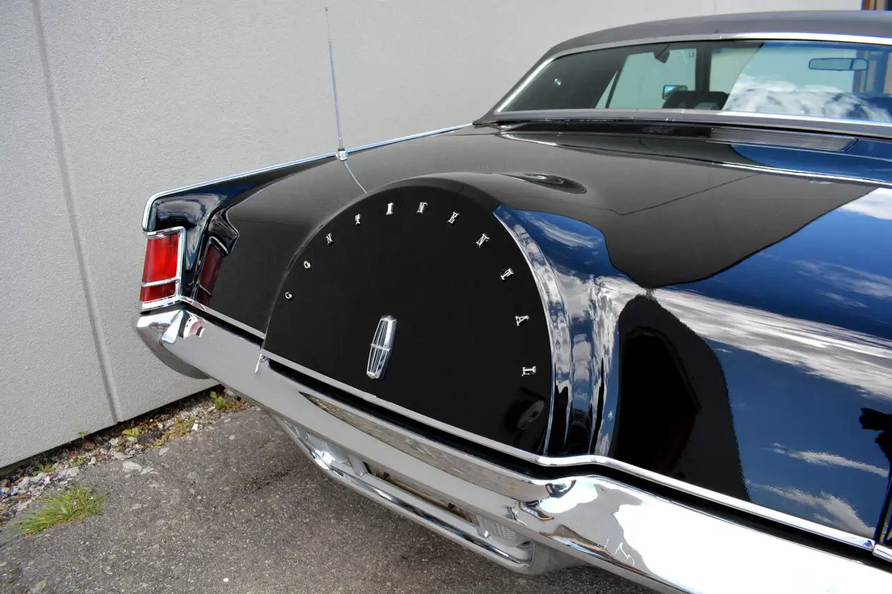 Lincoln Continental снимка Lincoln Continental