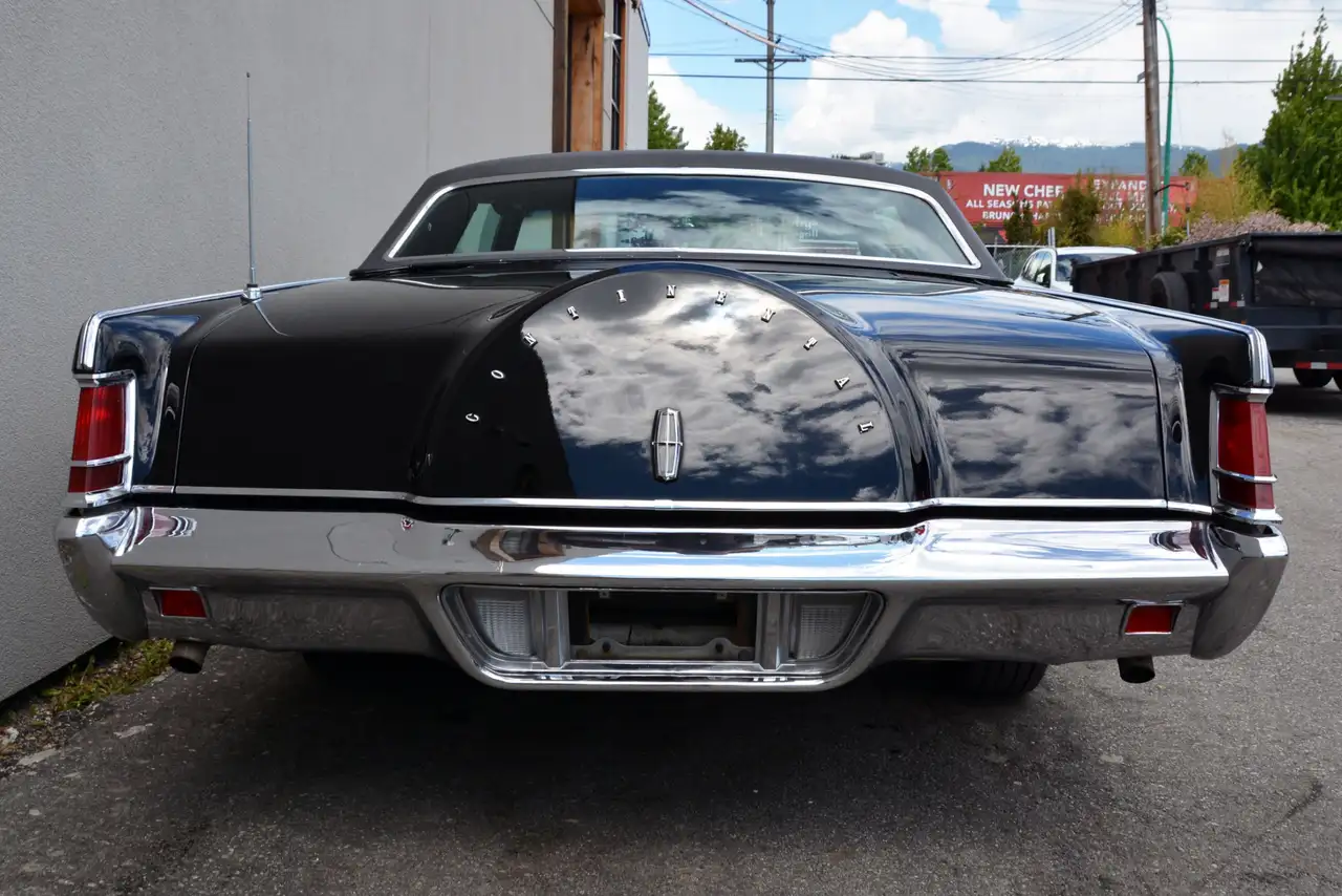 Lincoln Continental снимка Lincoln Continental