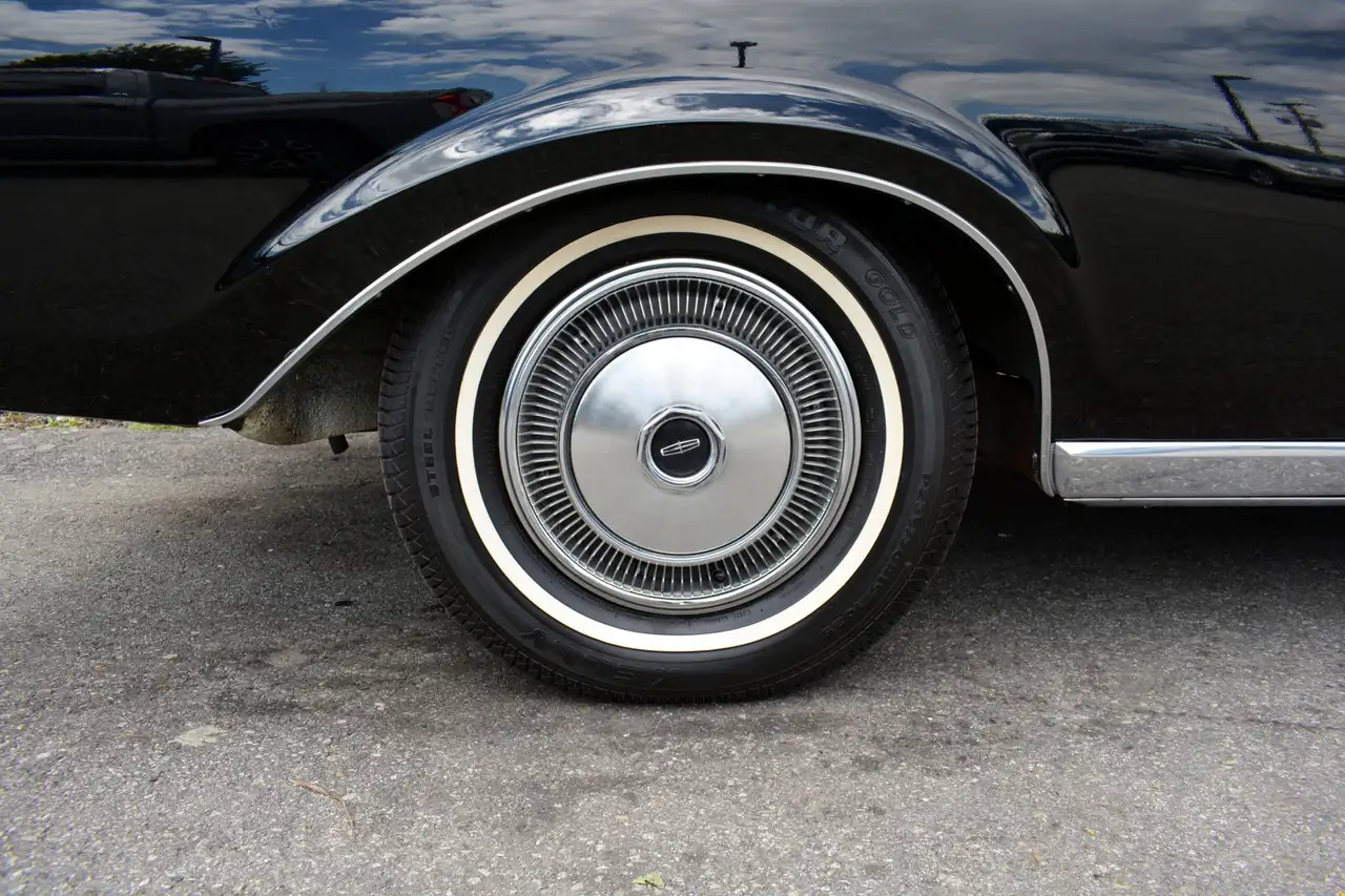 Lincoln Continental снимка Lincoln Continental
