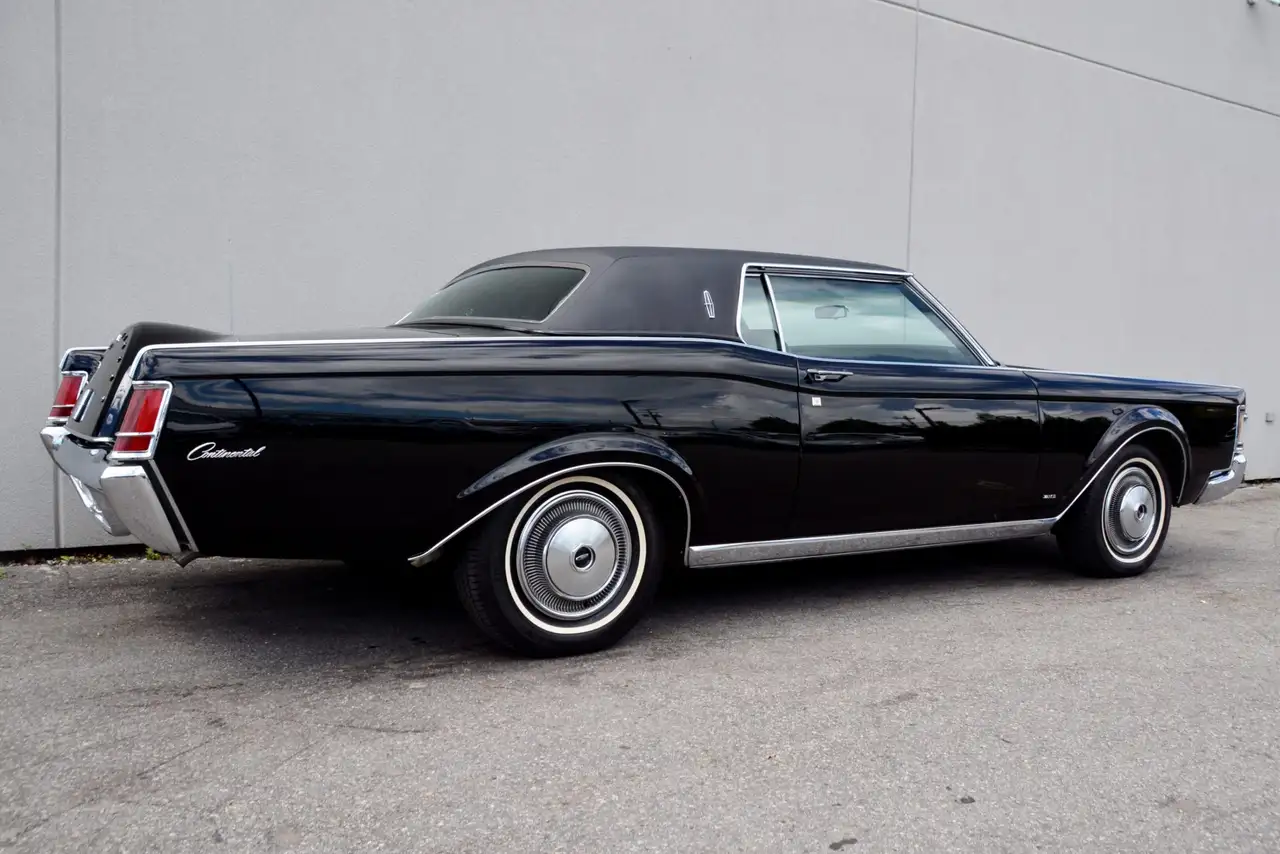 Lincoln Continental снимка Lincoln Continental