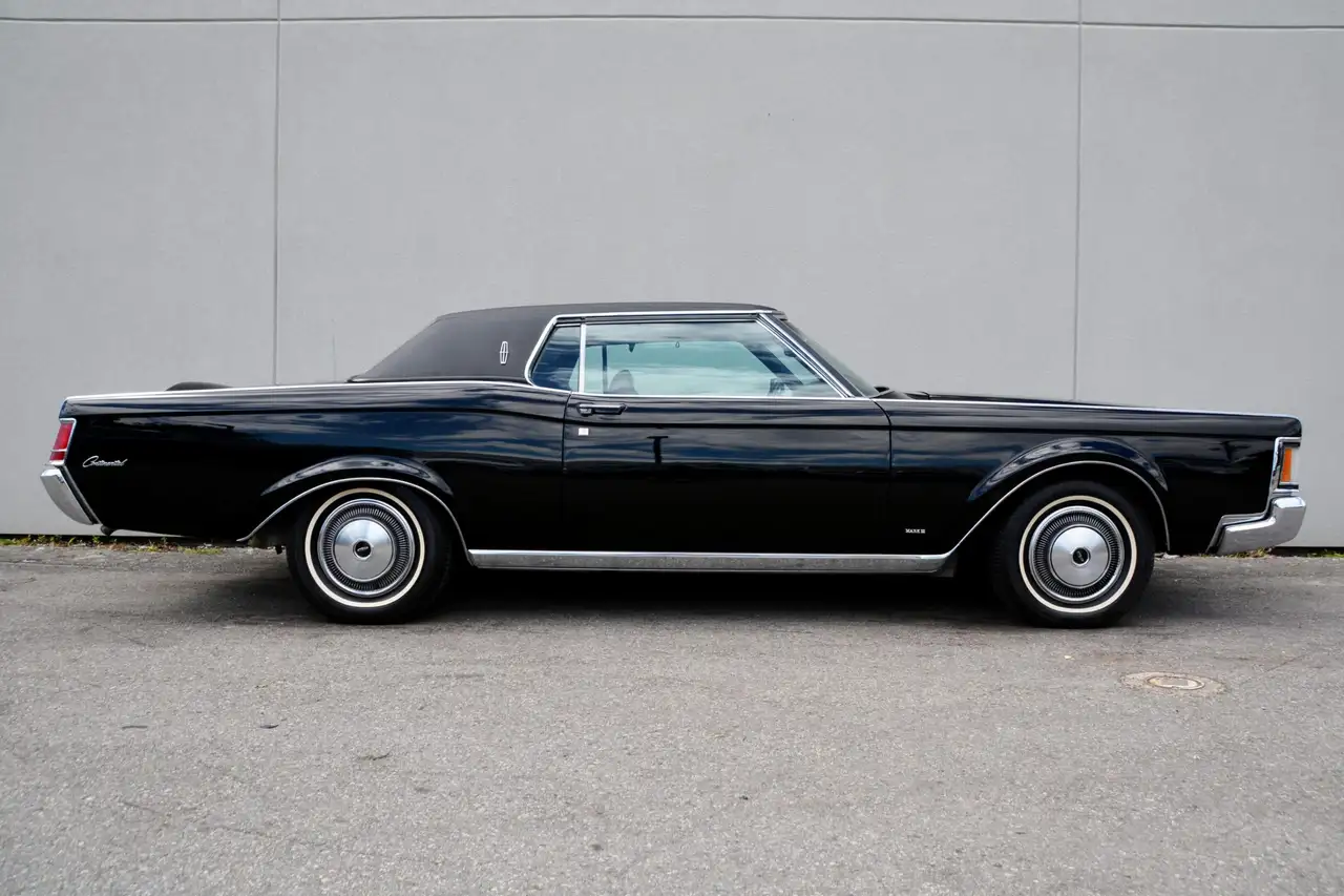Lincoln Continental снимка Lincoln Continental