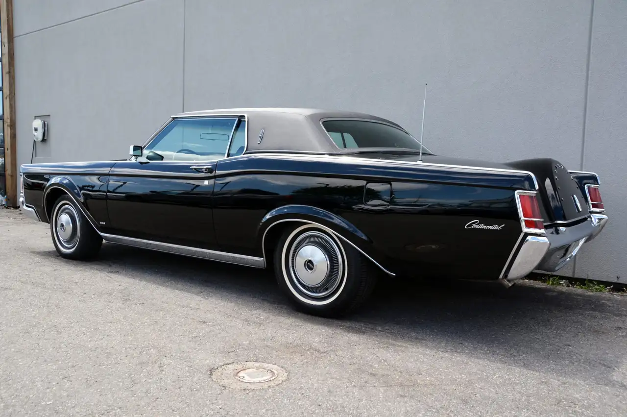 Lincoln Continental снимка Lincoln Continental