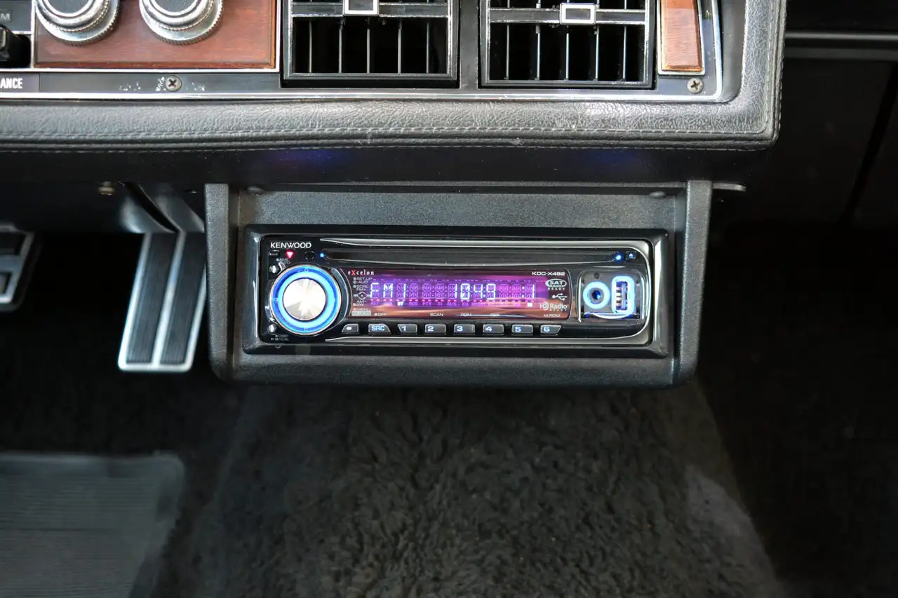 Lincoln Continental снимка Lincoln Continental