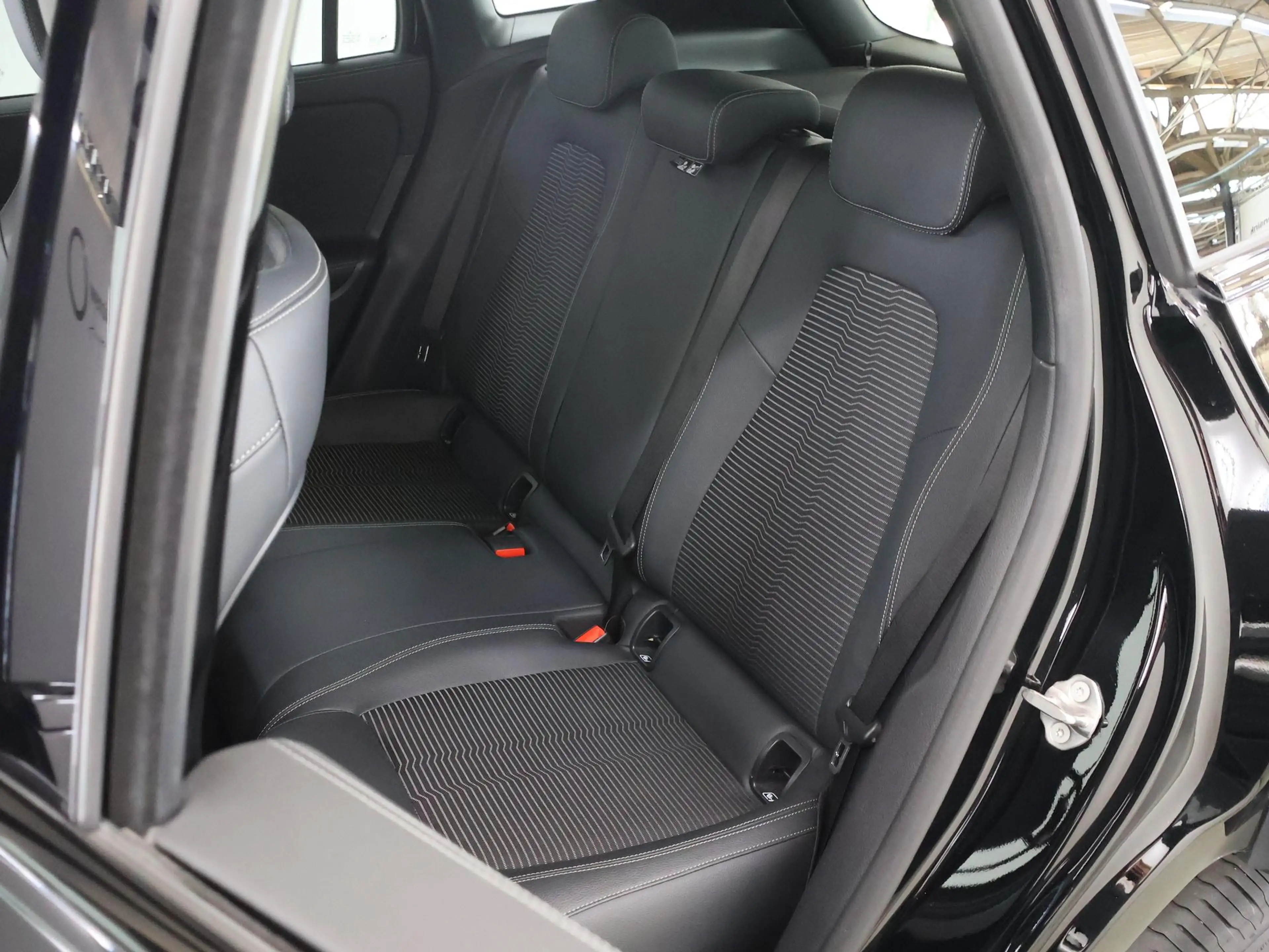 Mercedes-Benz GLA 250 e Business Line | Stoelverwarming | Sfeerverlichti — photo 11