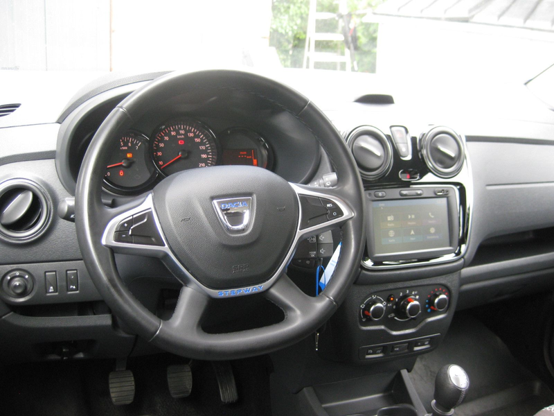 Dacia Lodgy TCe 130 Stepway "7-SITZER TOP GEPFLEGT" — photo 9