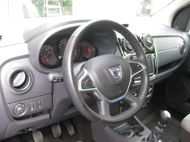 Dacia Lodgy TCe 130 Stepway "7-SITZER TOP GEPFLEGT" — photo 7