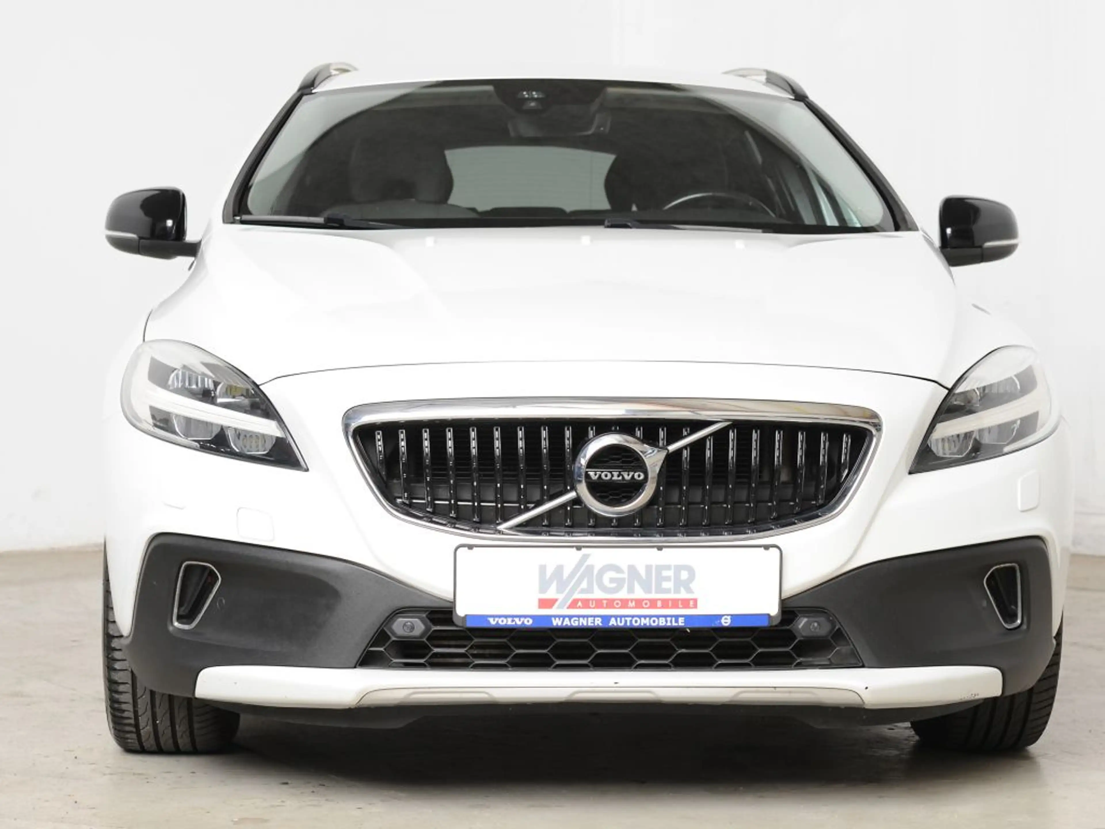 Volvo V40 Cross Country D4 Geartronic Plus *Business- Licht- Winter-Paket* — photo 2