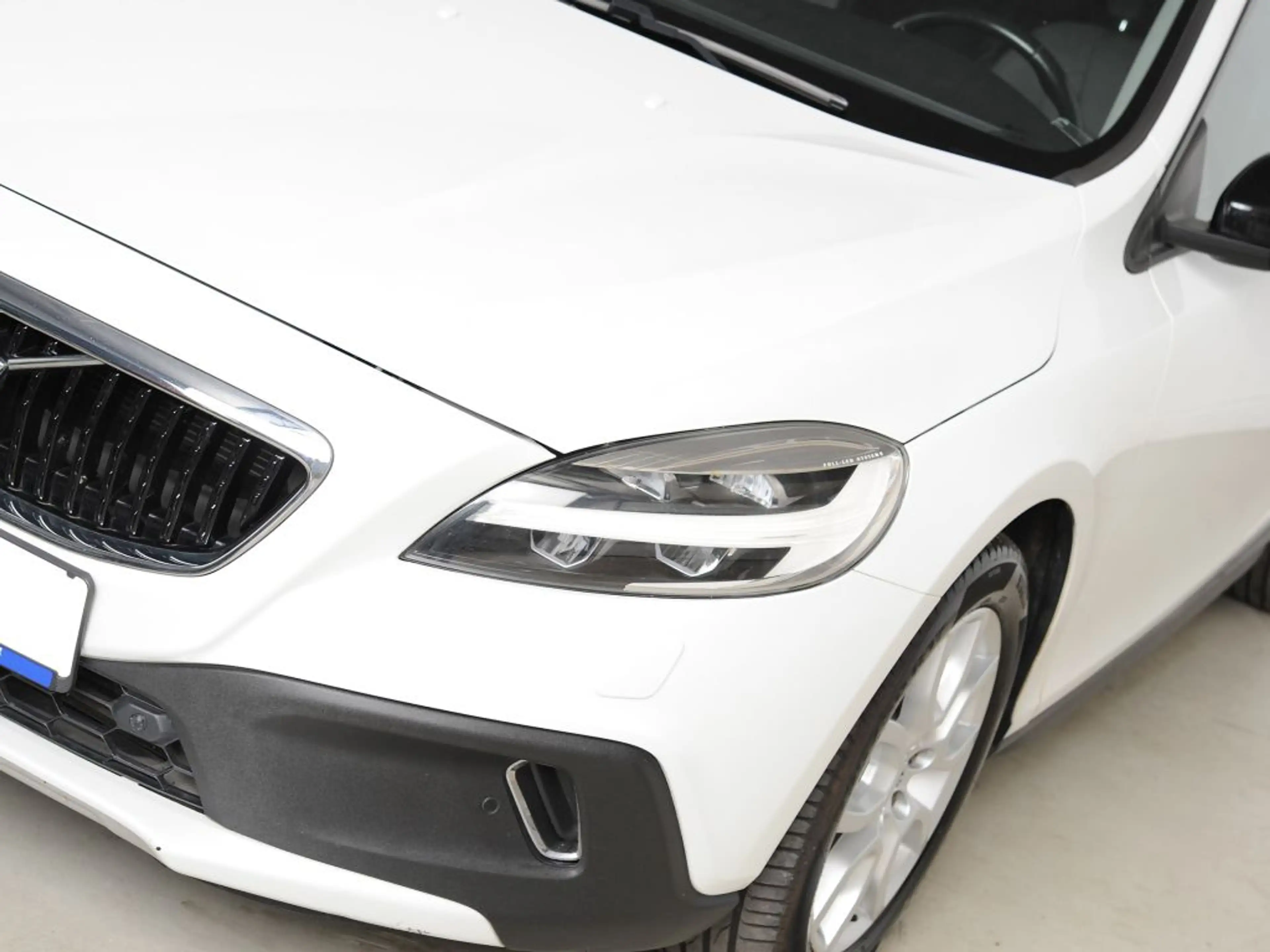 Volvo V40 Cross Country D4 Geartronic Plus *Business- Licht- Winter-Paket* — photo 7
