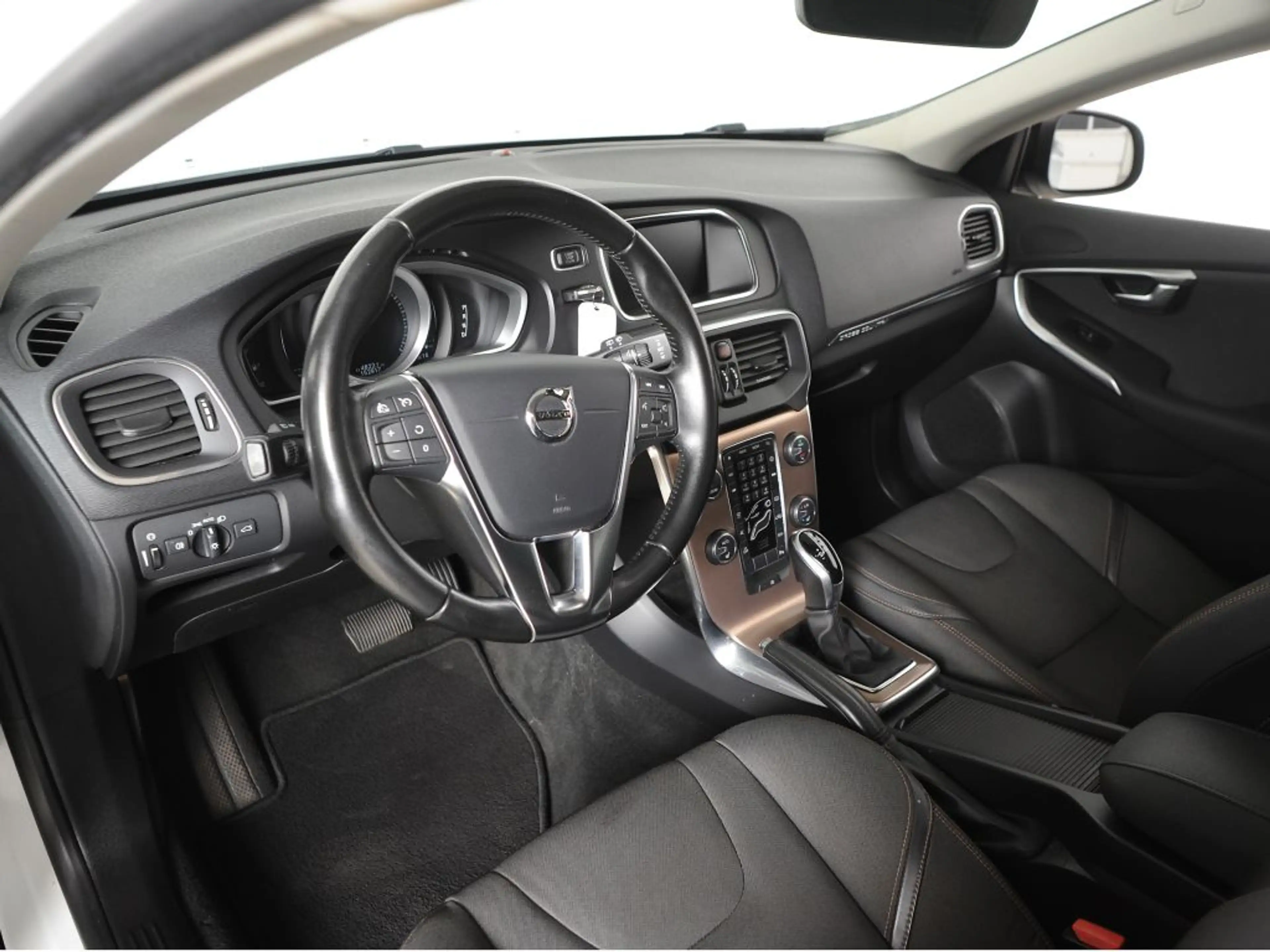Volvo V40 Cross Country D4 Geartronic Plus *Business- Licht- Winter-Paket* — photo 12