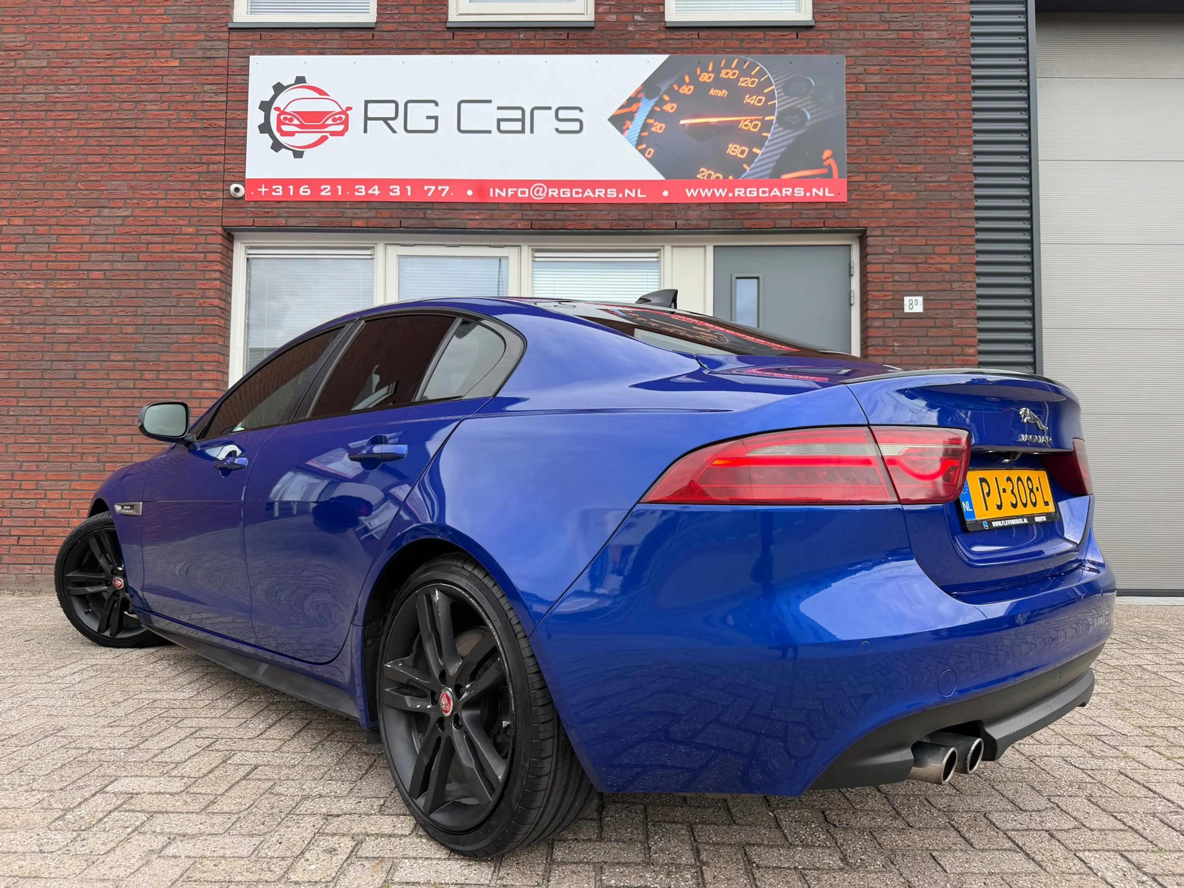 Jaguar XE 2.0 D Portfolio / Leder / Navi / Camera / Meredian — photo 2