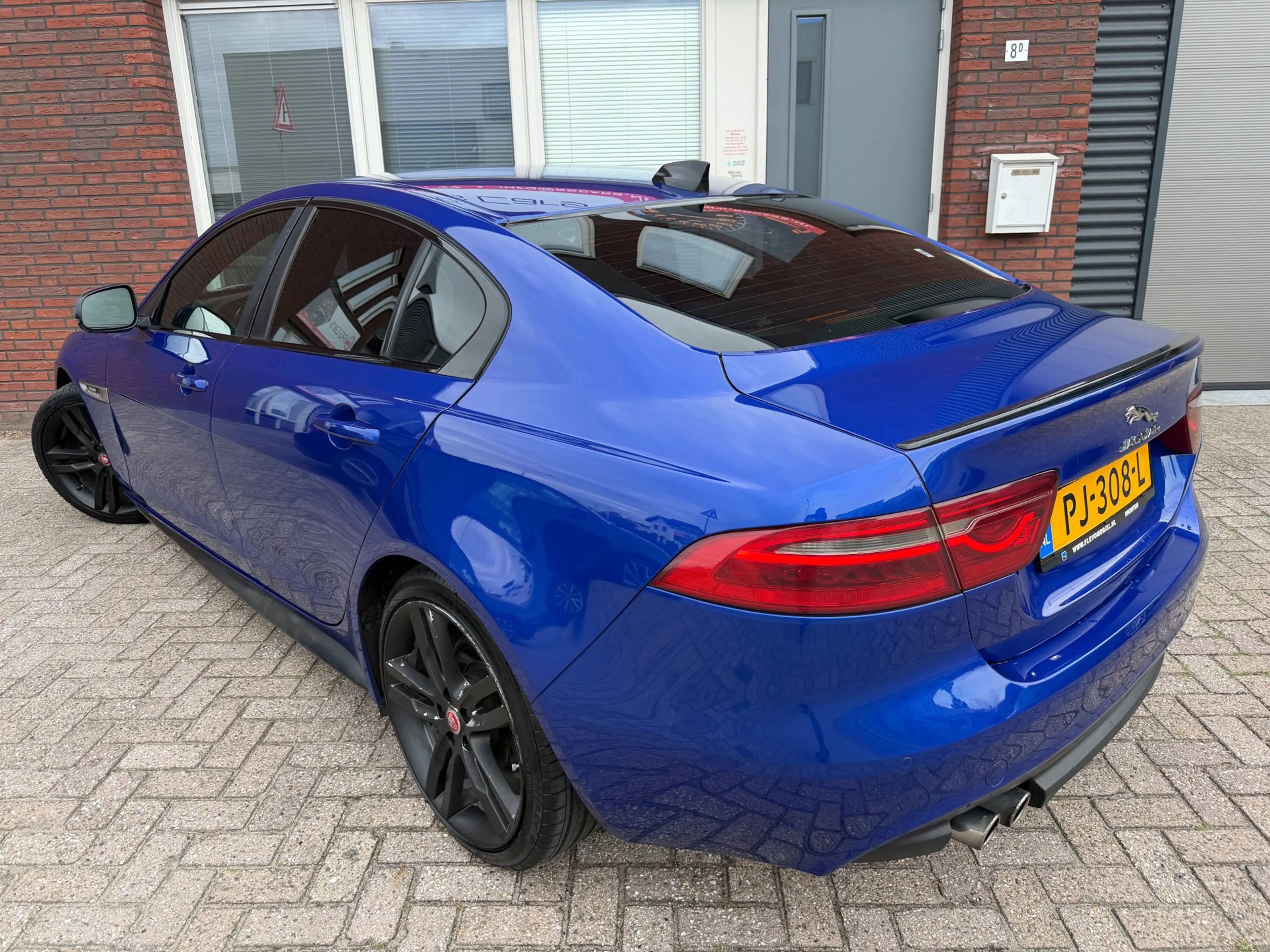 Jaguar XE 2.0 D Portfolio / Leder / Navi / Camera / Meredian — photo 15