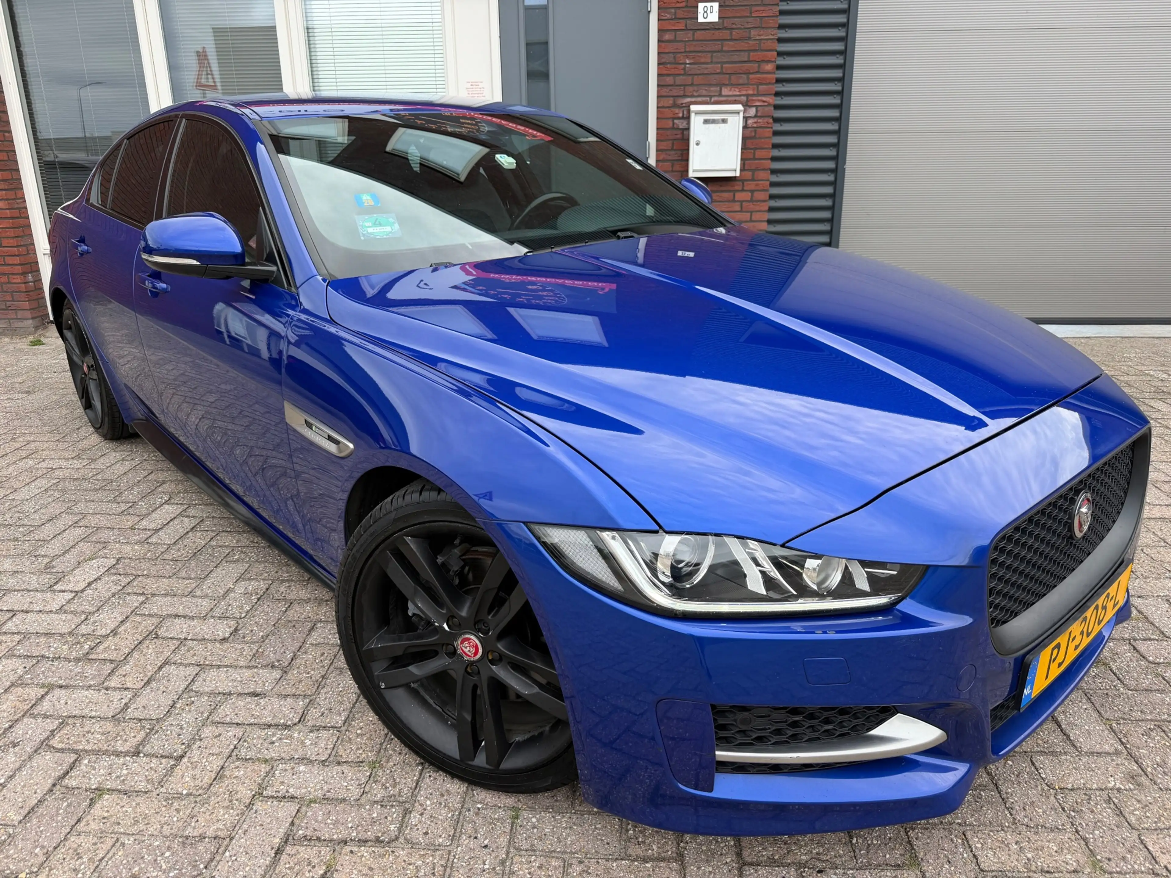 Jaguar XE 2.0 D Portfolio / Leder / Navi / Camera / Meredian — photo 35