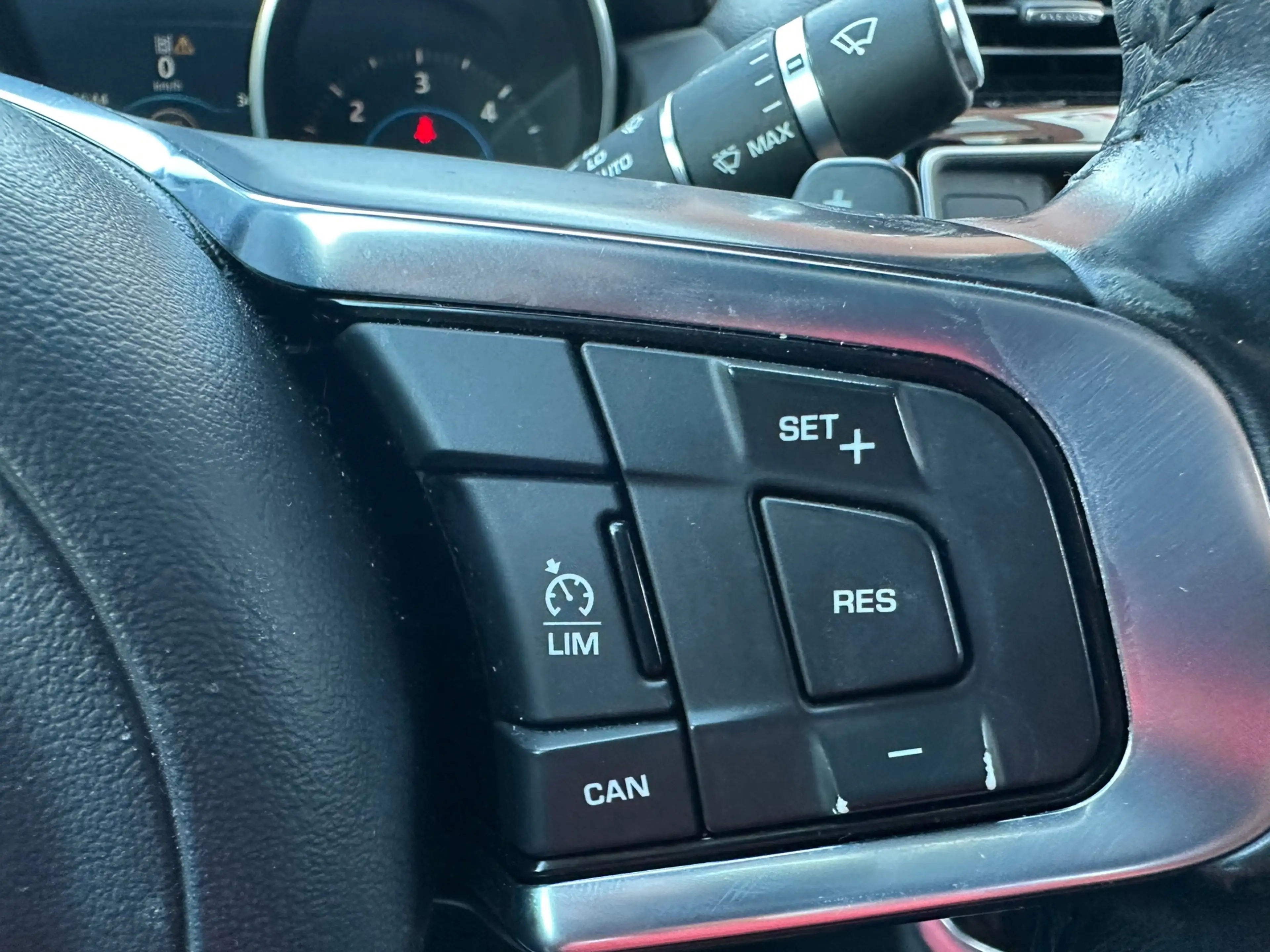 Jaguar XE 2.0 D Portfolio / Leder / Navi / Camera / Meredian — photo 20