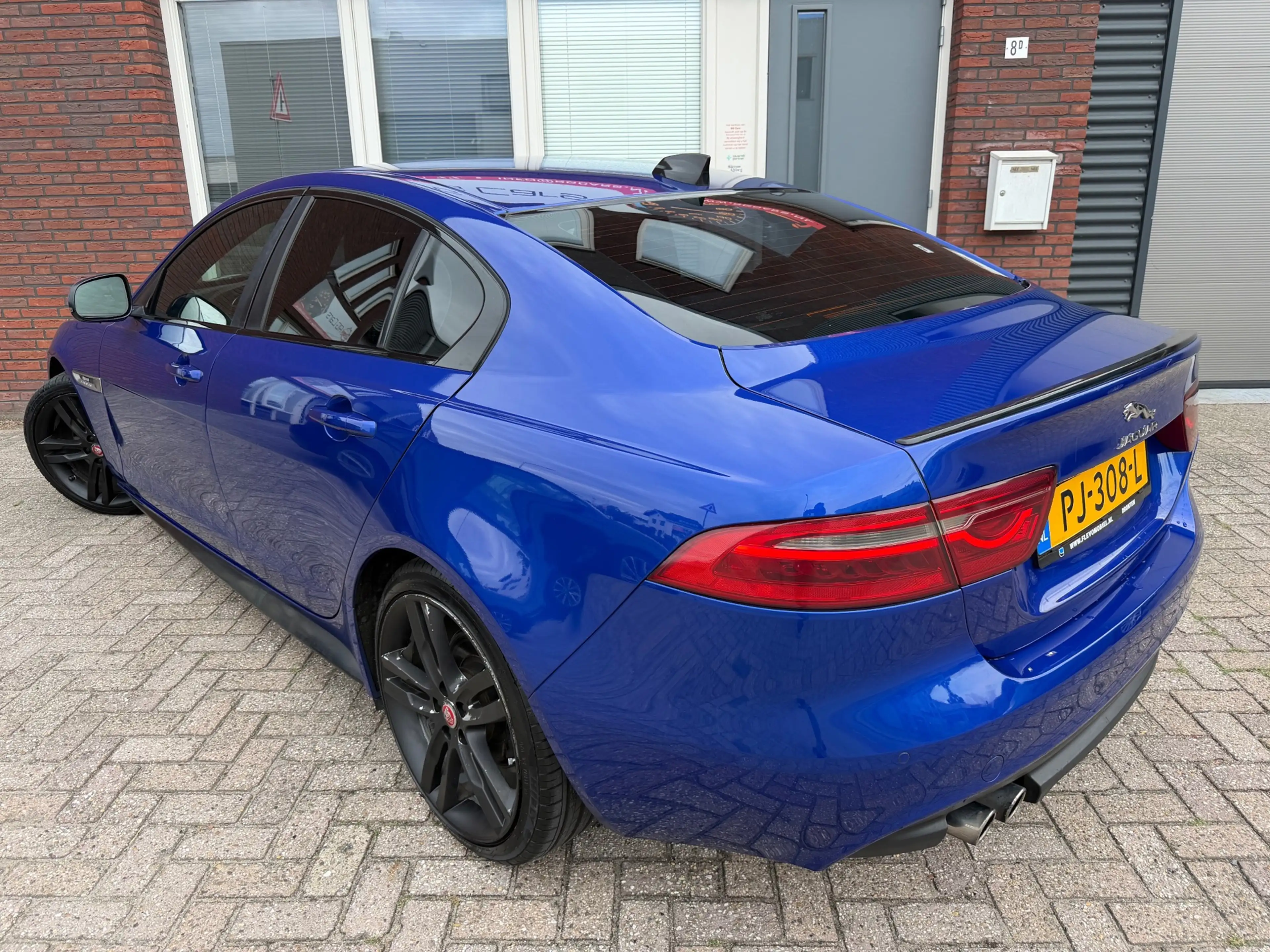 Jaguar XE 2.0 D Portfolio / Leder / Navi / Camera / Meredian — photo 37