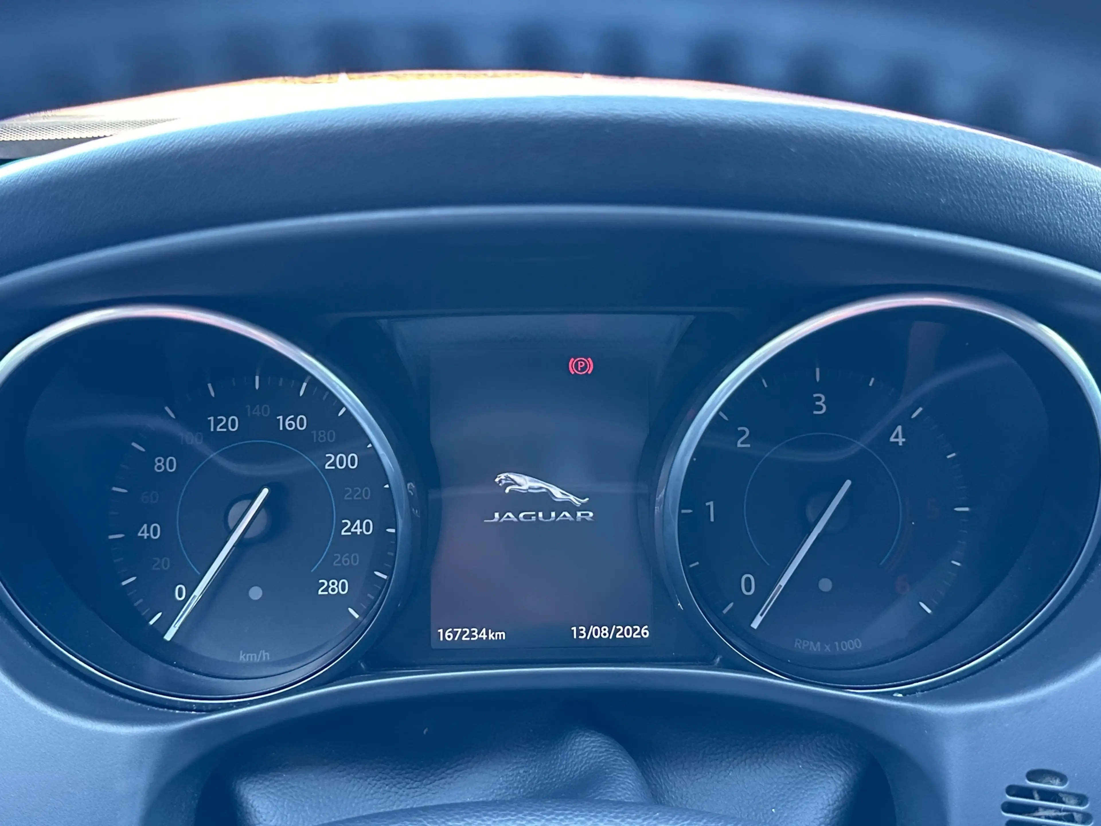Jaguar XE 2.0 D Portfolio / Leder / Navi / Camera / Meredian — photo 12