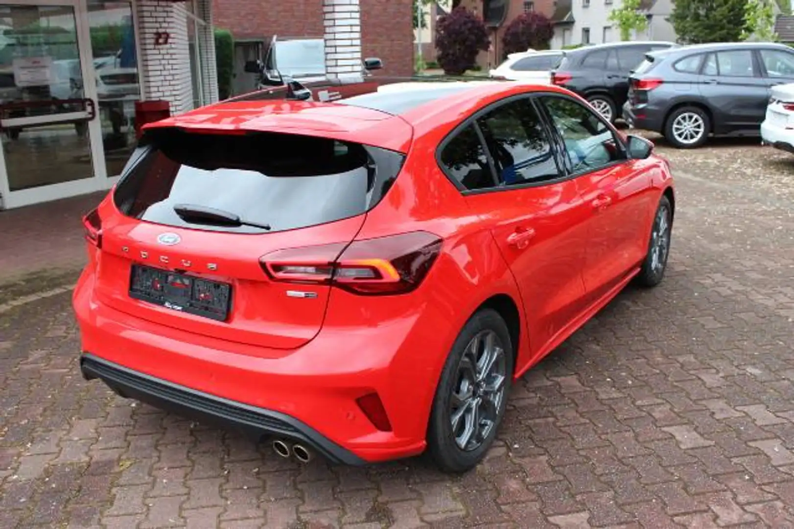 Ford Focus 1.0 EcoBoost MHEV ST-Line X LED / PANO / ACC / B&O Rosso - 2