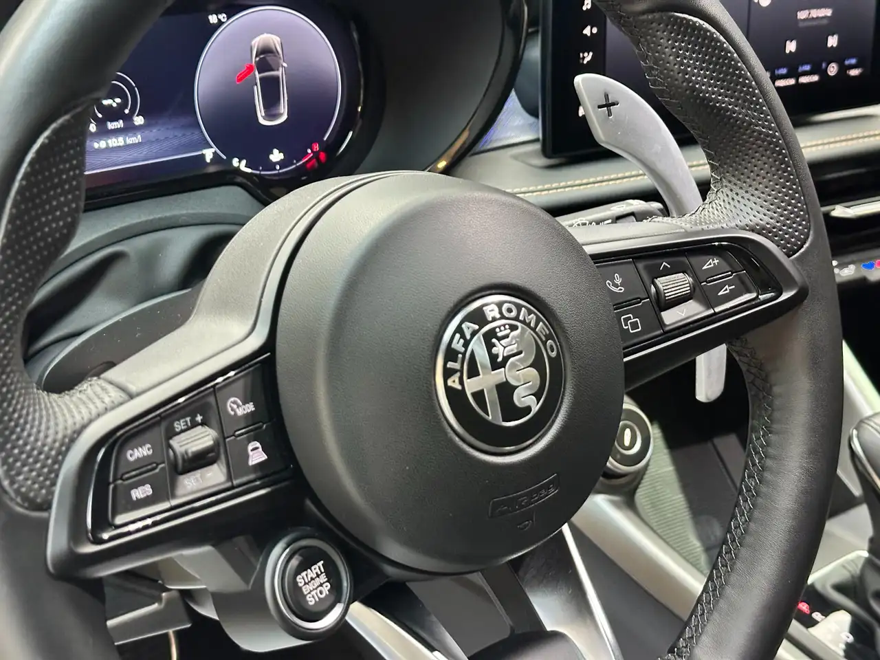 Alfa Romeo Tonale 2025 — фото 12