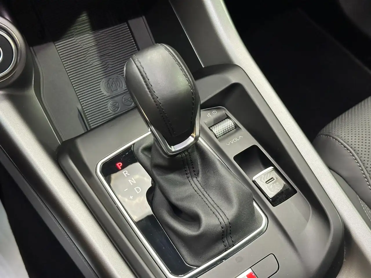 Alfa Romeo Tonale 2025 — фото 13