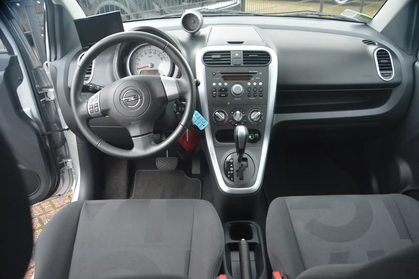 Opel Agila 1.2 Edition 1e eigenaar dealeronderhouden laatse b Grijs - 2