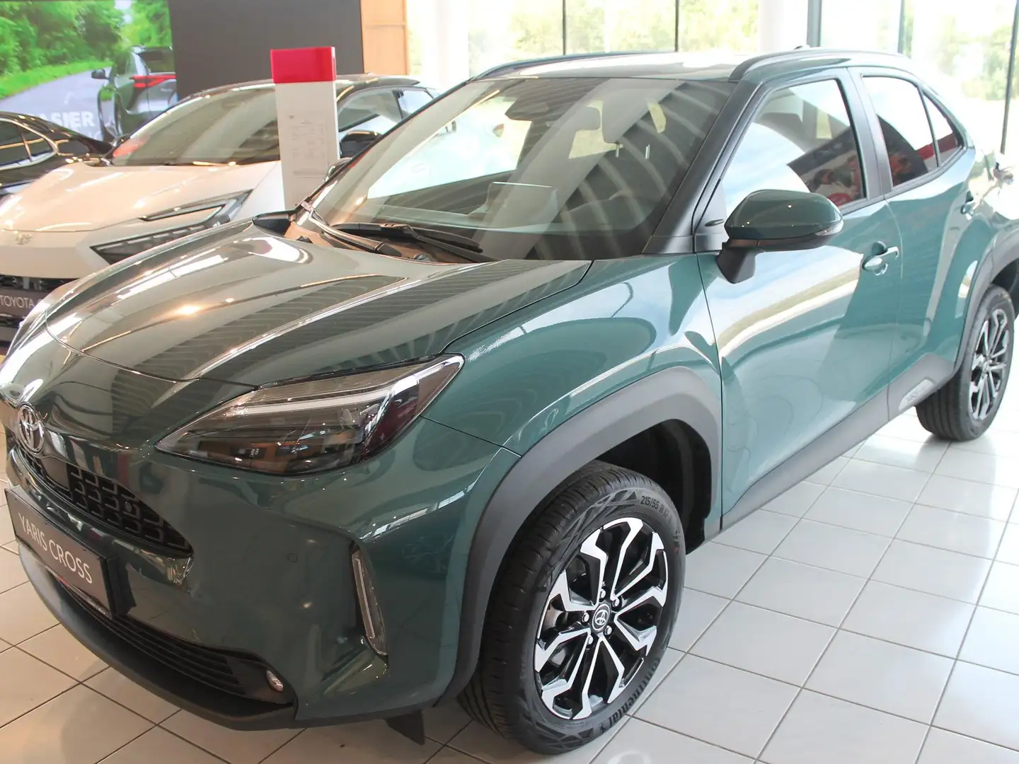 Toyota Yaris Cross 1,5 VVT-i Hybrid Active Drive Aut.Safety Paket! Grün - 1