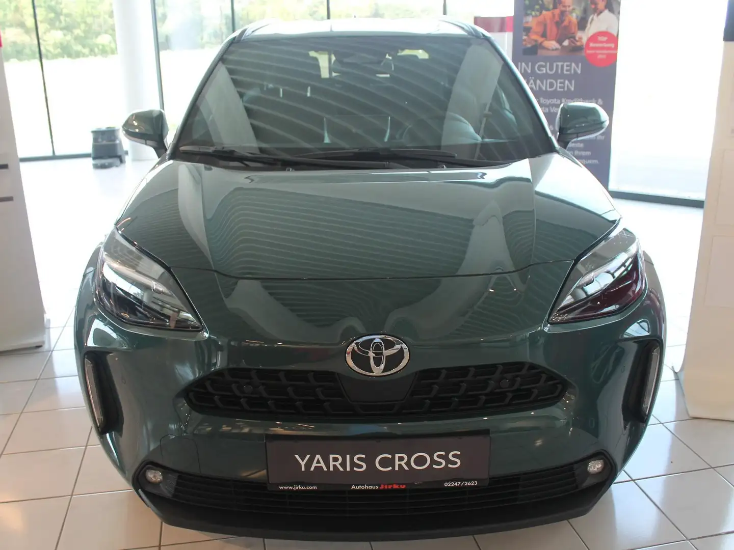 Toyota Yaris Cross 1,5 VVT-i Hybrid Active Drive Aut.Safety Paket! Grün - 2