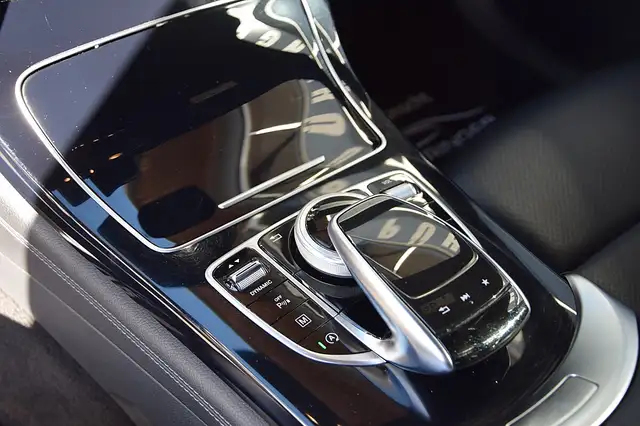 Mercedes-Benz 220 view 10
