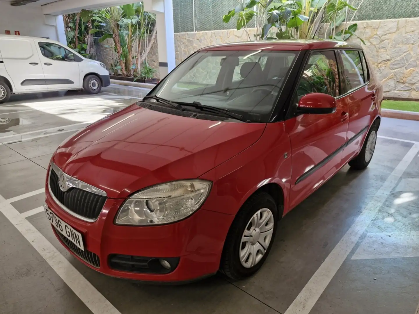 Skoda Fabia 1.2 Urban Rot - 1