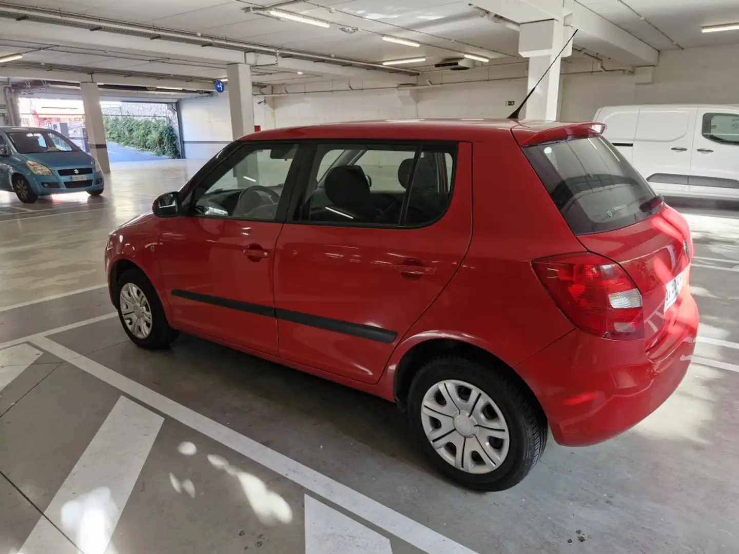 Skoda Fabia 1.2 Urban Rot - 2