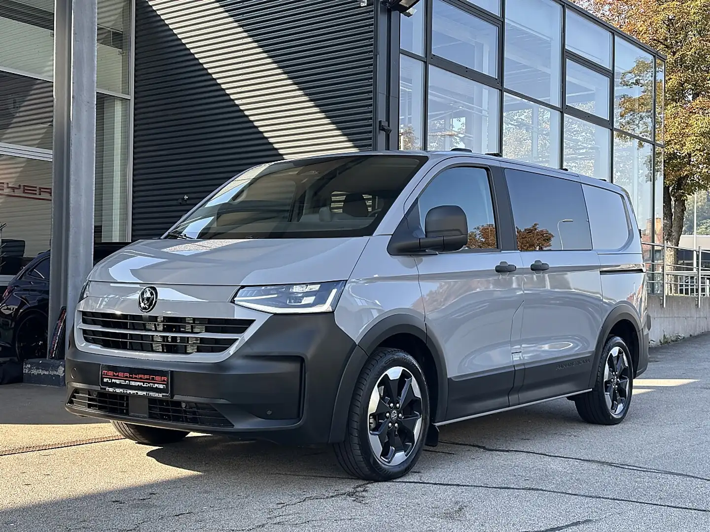 Volkswagen T7 Transporter T7 Kastenwagen Plus KR 2,0 TDI AT PanAmericana ... Grau - 2