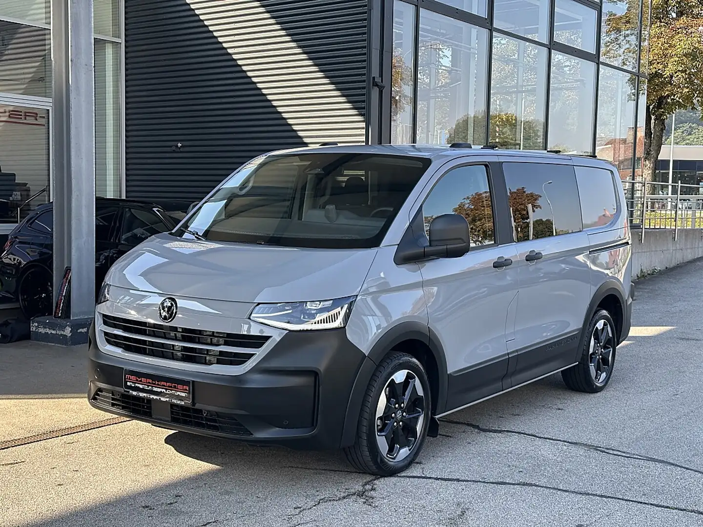 Volkswagen T7 Transporter T7 Kastenwagen Plus KR 2,0 TDI AT PanAmericana ... Grau - 1