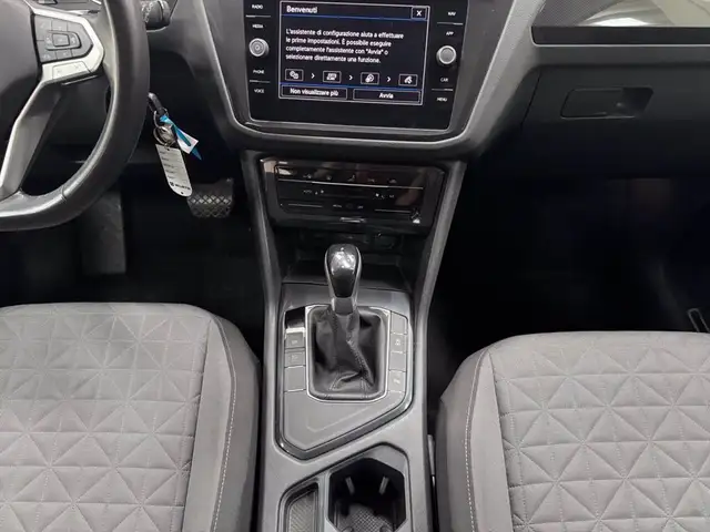 Volkswagen Tiguan view 12