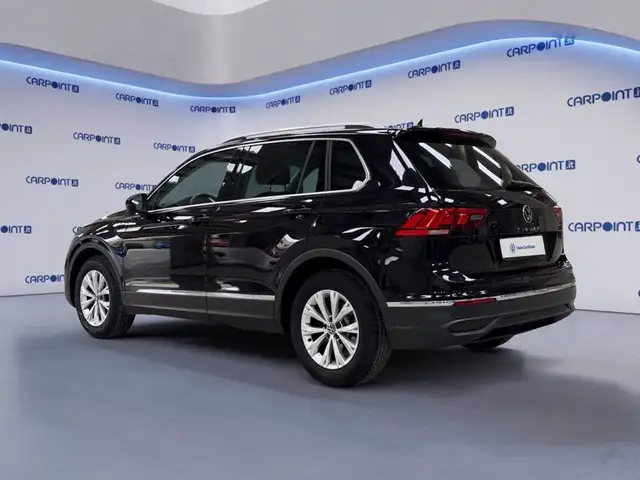 Volkswagen Tiguan view 4