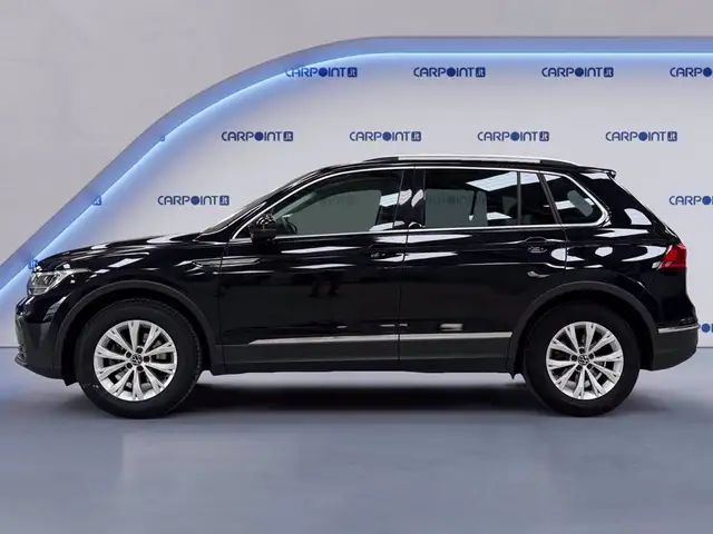 Volkswagen Tiguan view 3