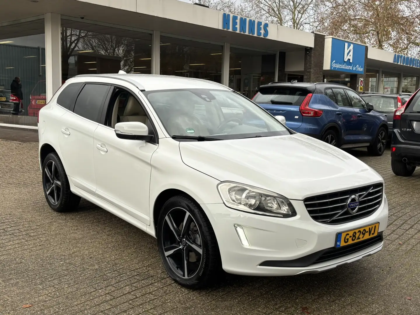 Volvo XC60 2.0 T5 Aut6 Summum Leder Family Blanc - 1