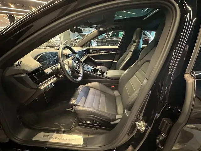 Porsche Panamera view 7