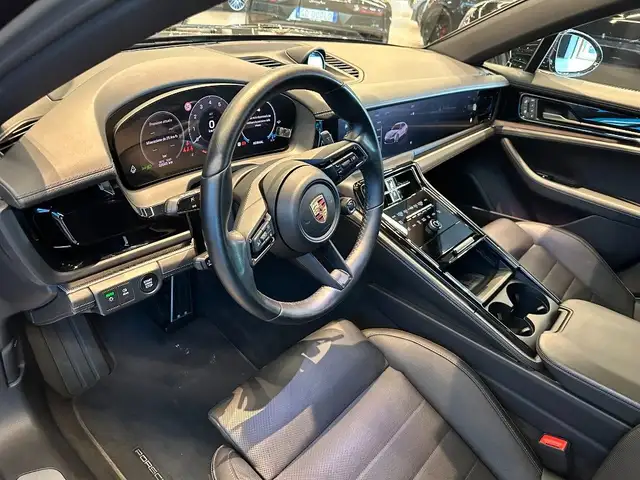 Porsche Panamera view 8