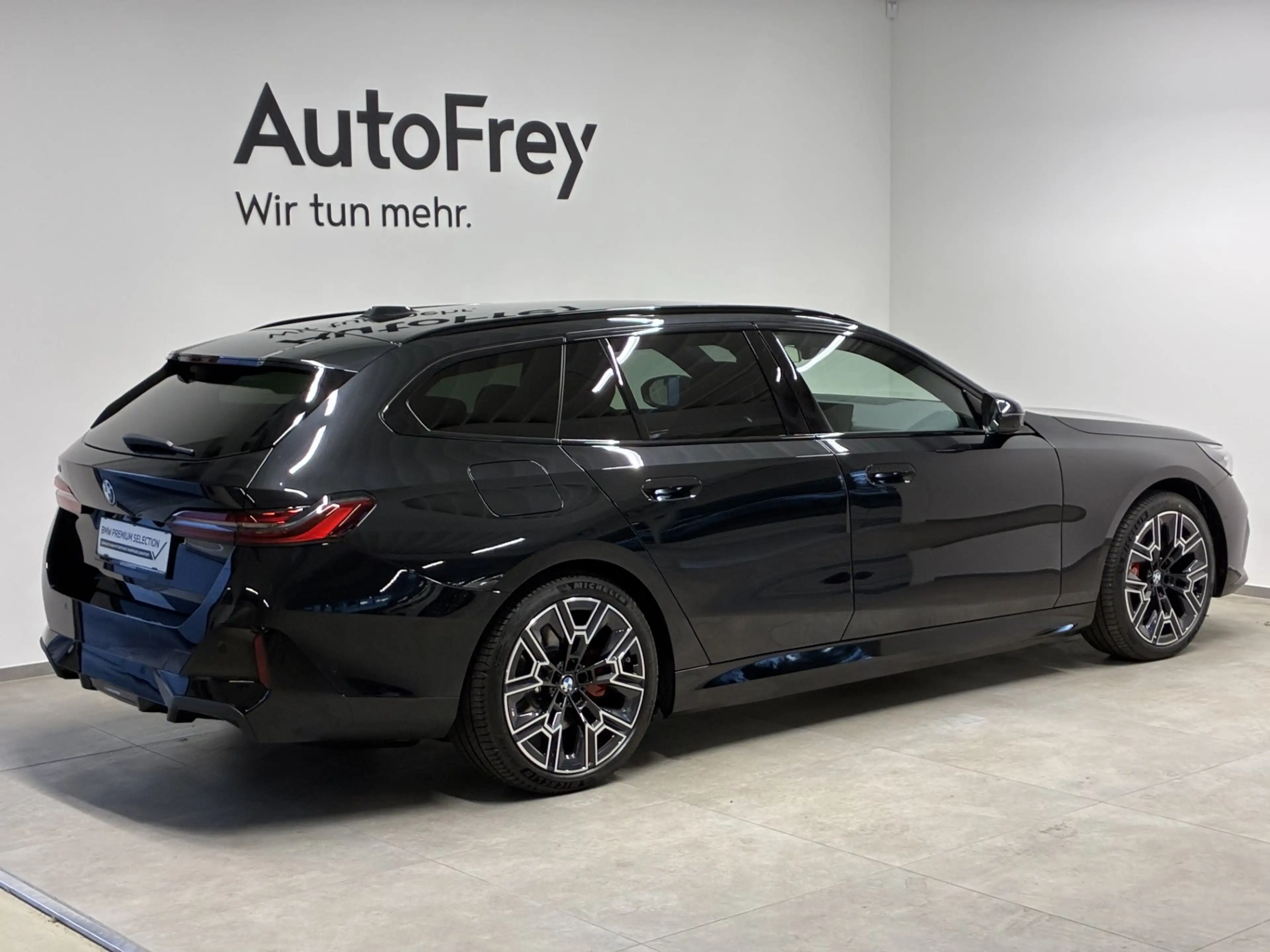 BMW i5 xDrive40 — photo 3
