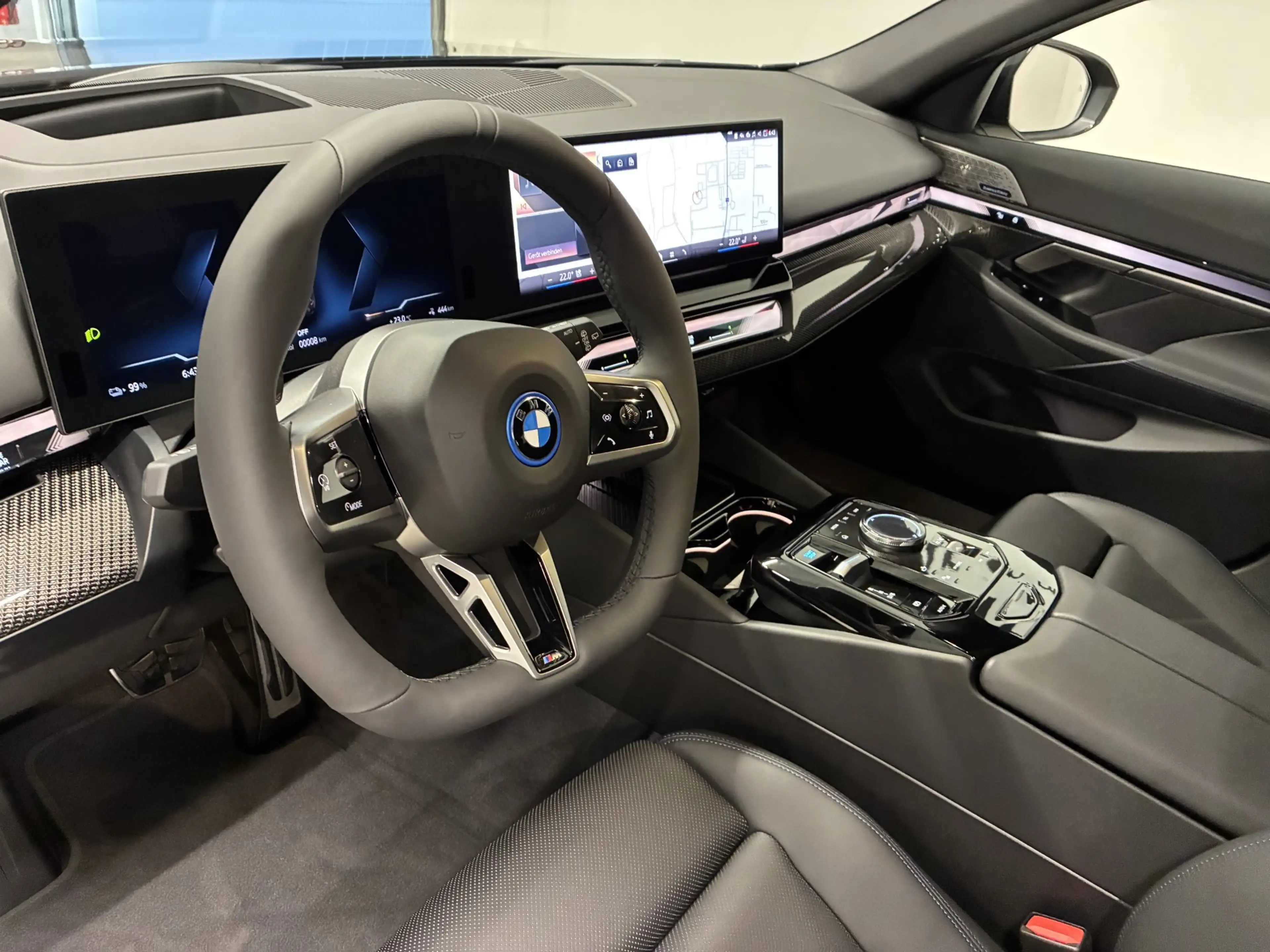 BMW i5 xDrive40 — photo 8