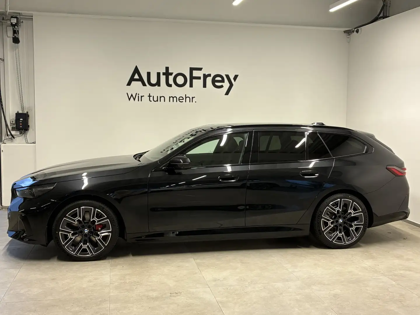 BMW i5 xDrive40 Schwarz - 2