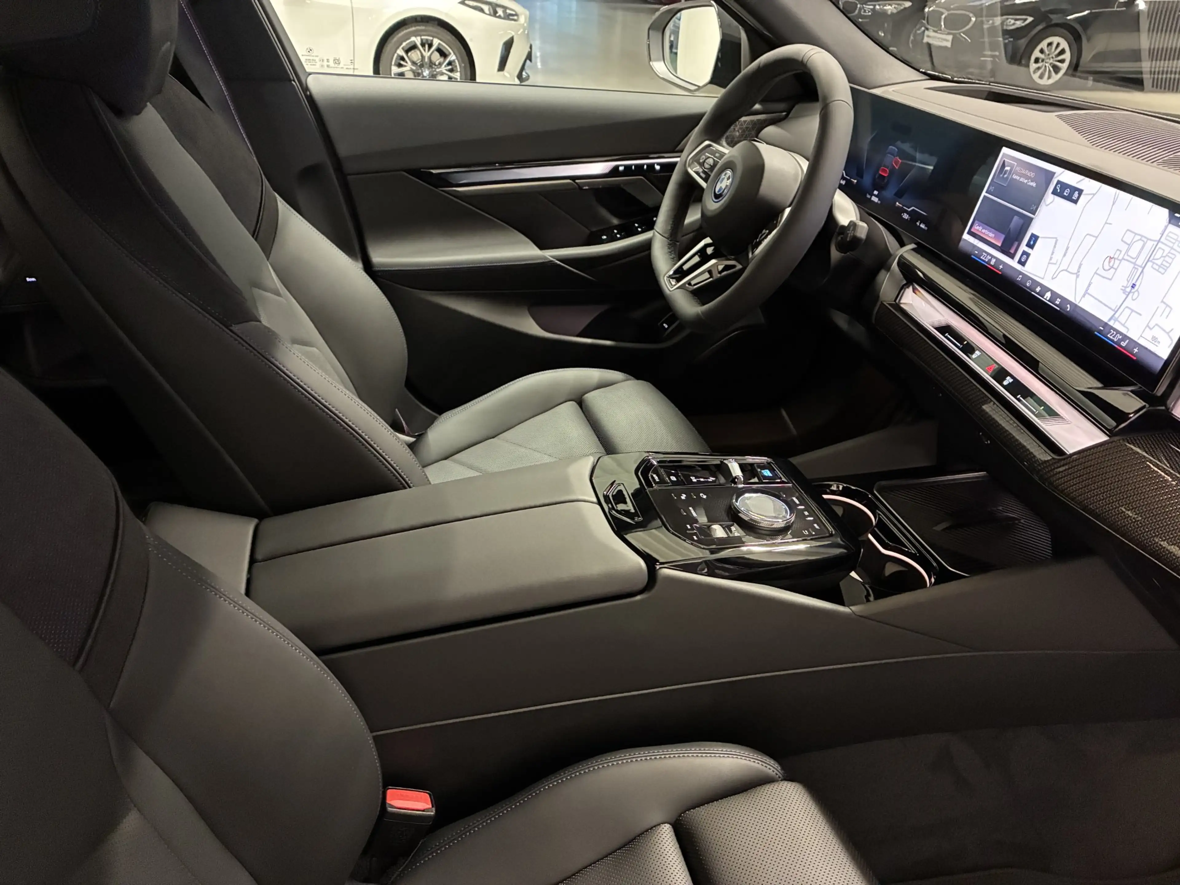 BMW i5 xDrive40 — photo 10