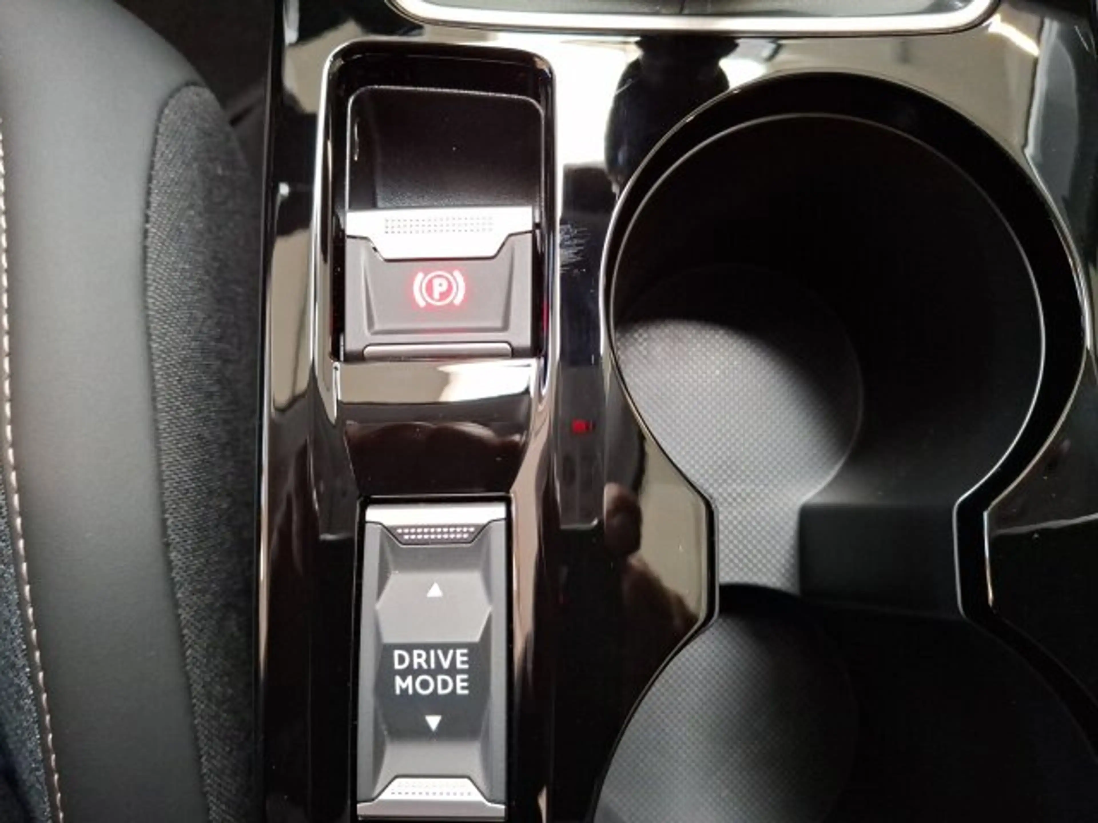 Peugeot 208 208 Allure 100 +360°Kamera+Mirror+NAVI+SHZ+LED+ — photo 14