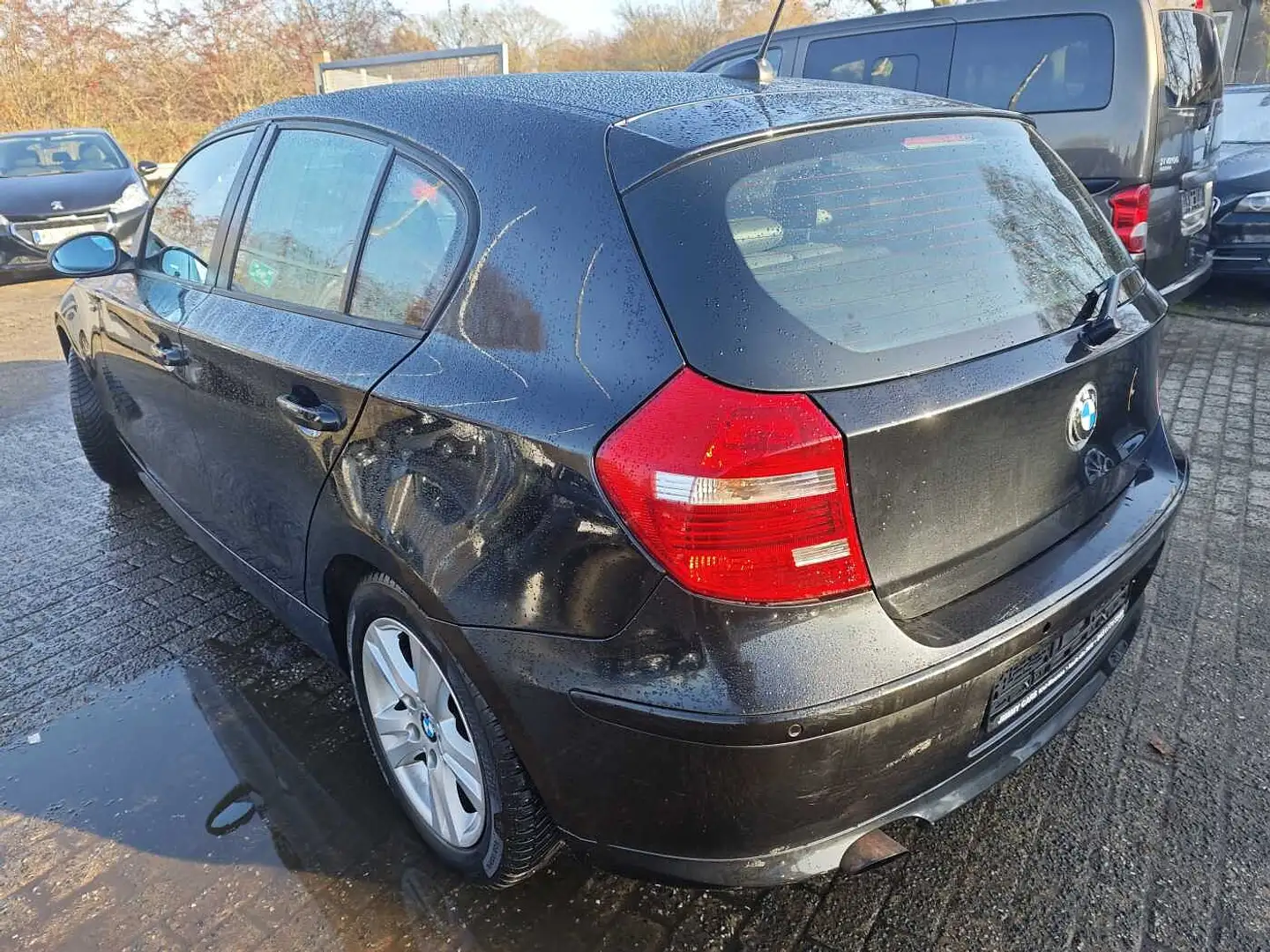 BMW 118 d DPF Aut. Edition Lifestyle Schwarz - 2