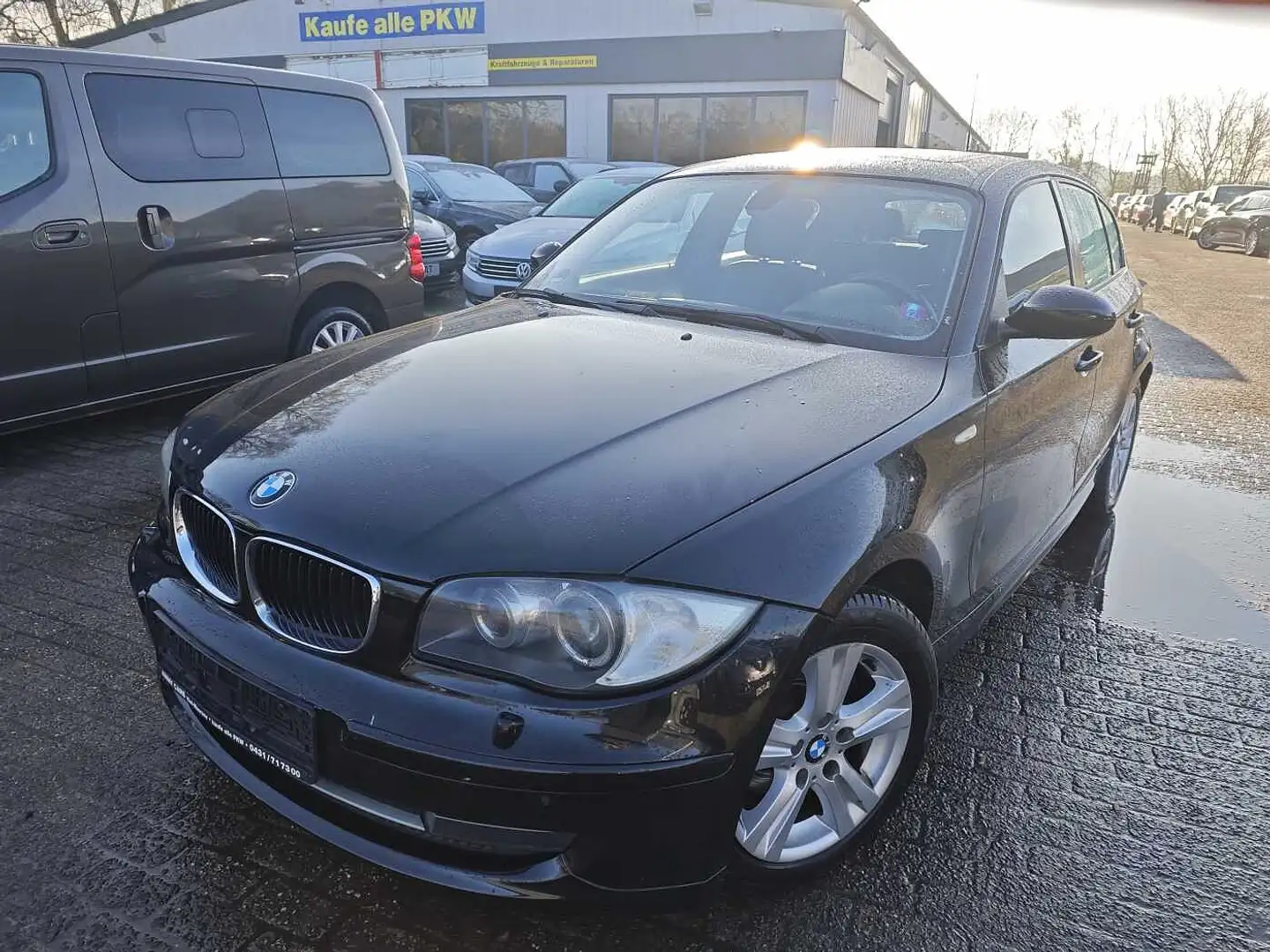 BMW 118 d DPF Aut. Edition Lifestyle Schwarz - 1