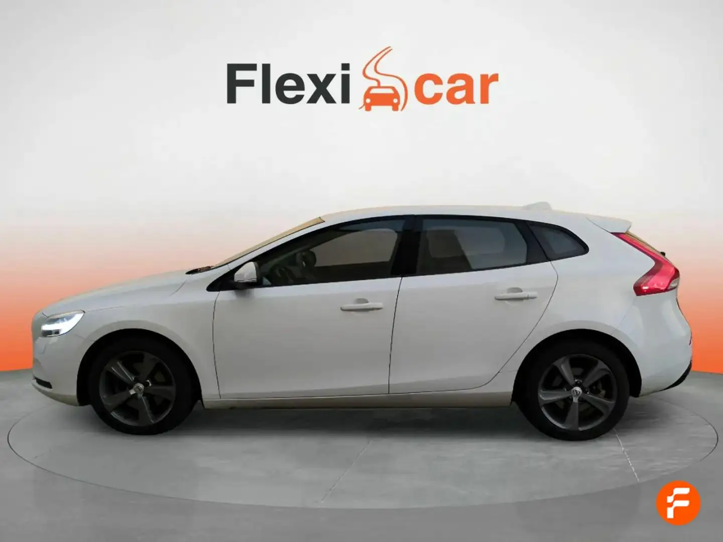 Volvo V40 T2 Momentum Blanco - 2