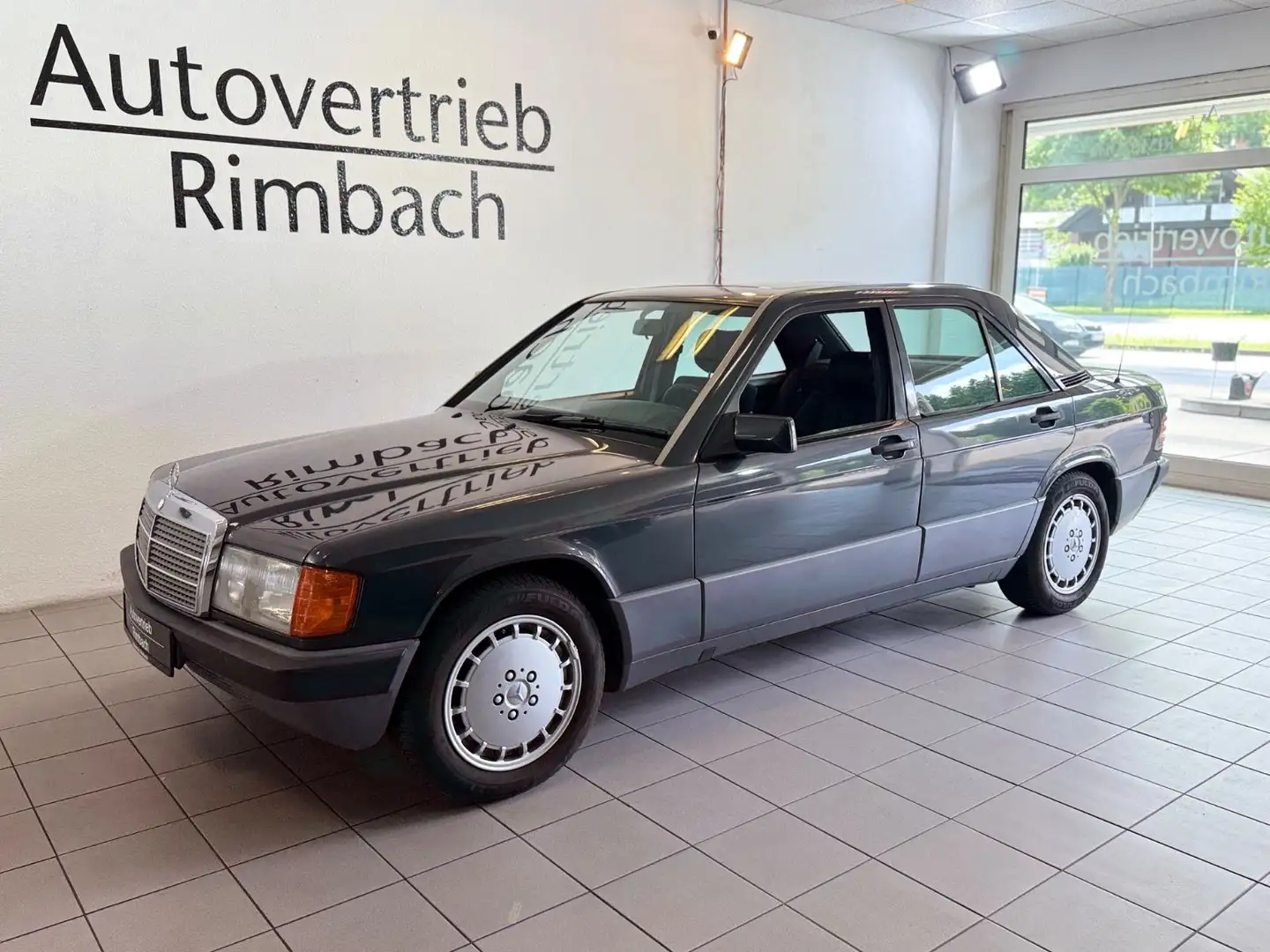 Mercedes-Benz 190 e 2.0 Automatik HU/AU Neu Inspektion Neu Schwarz - 1