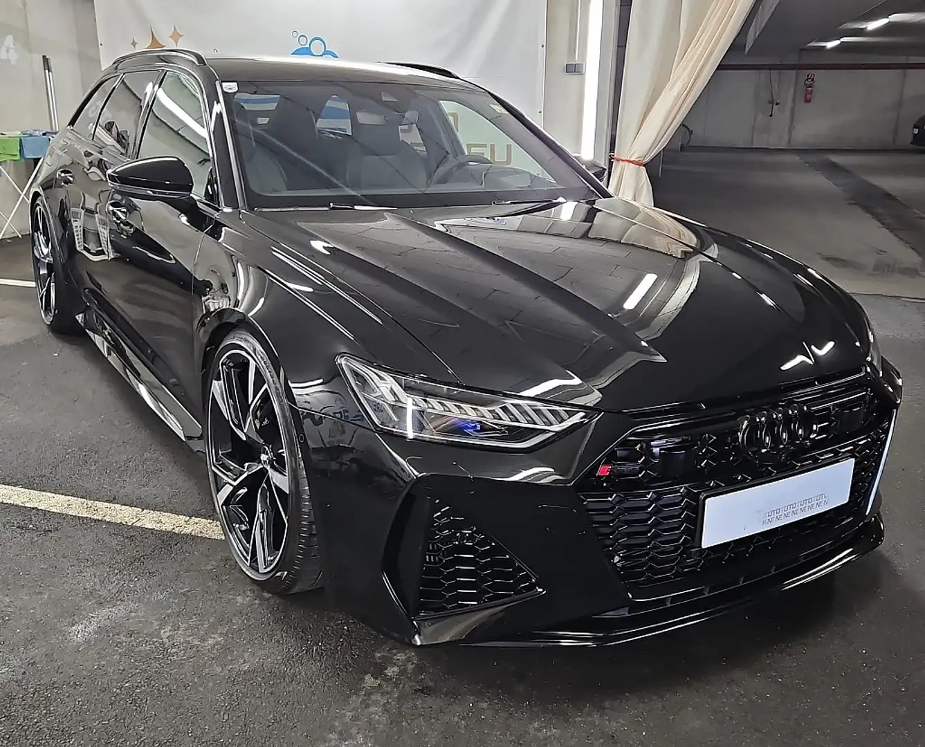 Audi RS6 Avant 4,0 TFSI quattro MHEV S-tronic Schwarz - 1