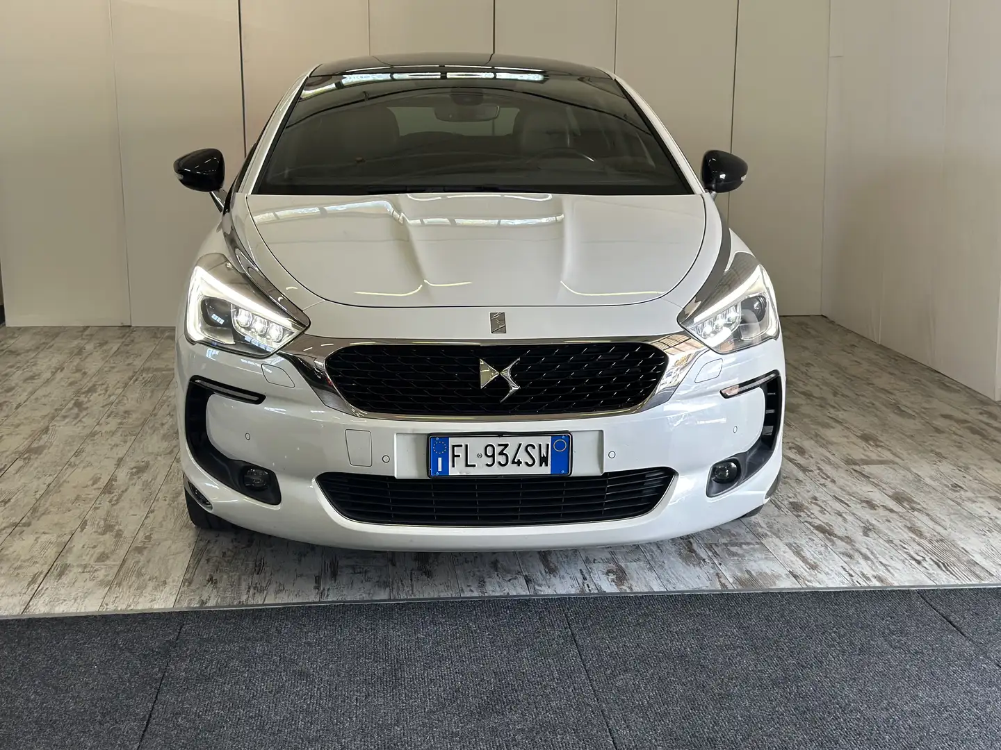 DS Automobiles DS 5 DS5 2.0 bluehdi Prestige s&s 180cv eat6 Bianco - 2