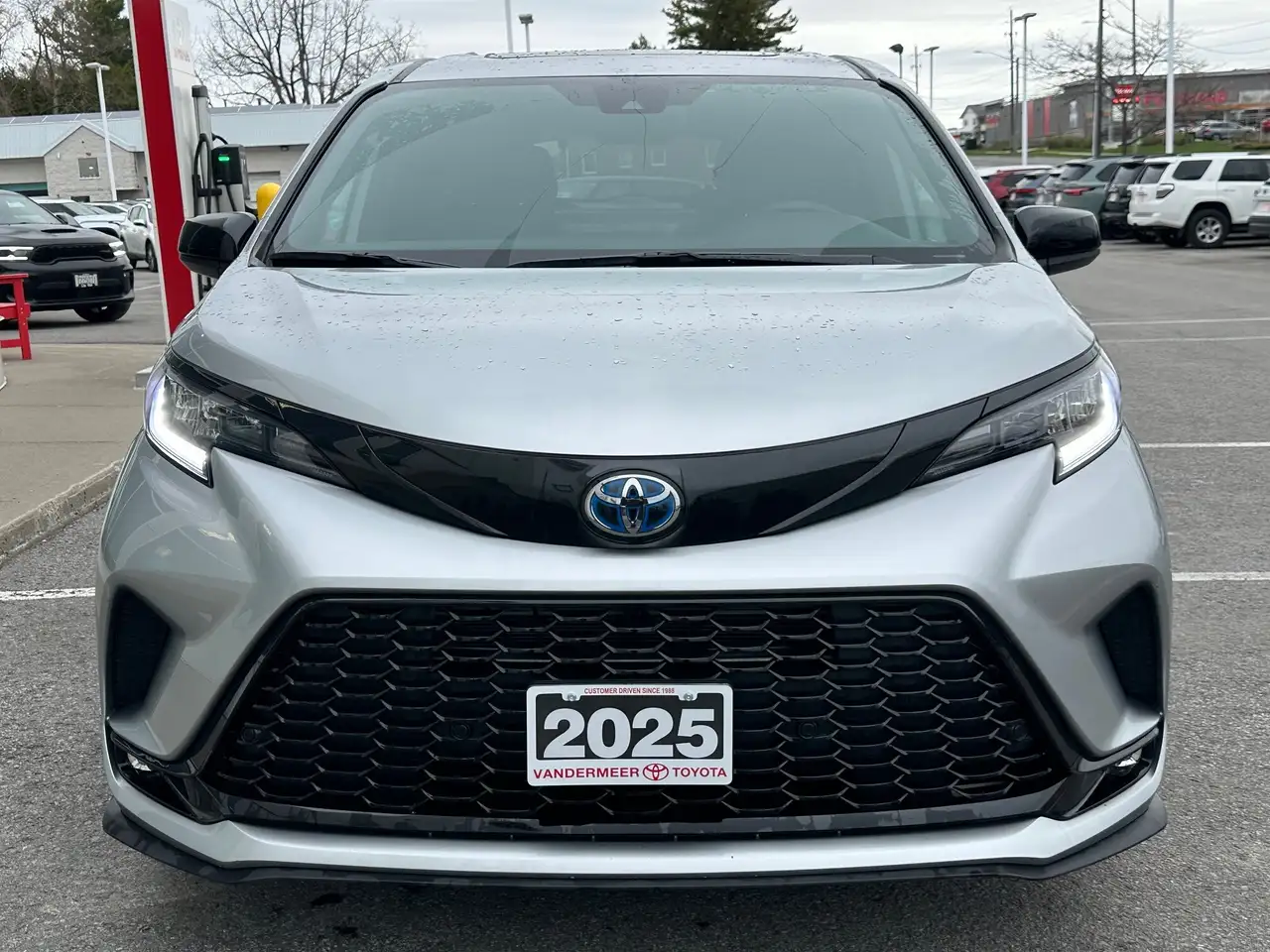 Toyota Sienna снимка Toyota Sienna