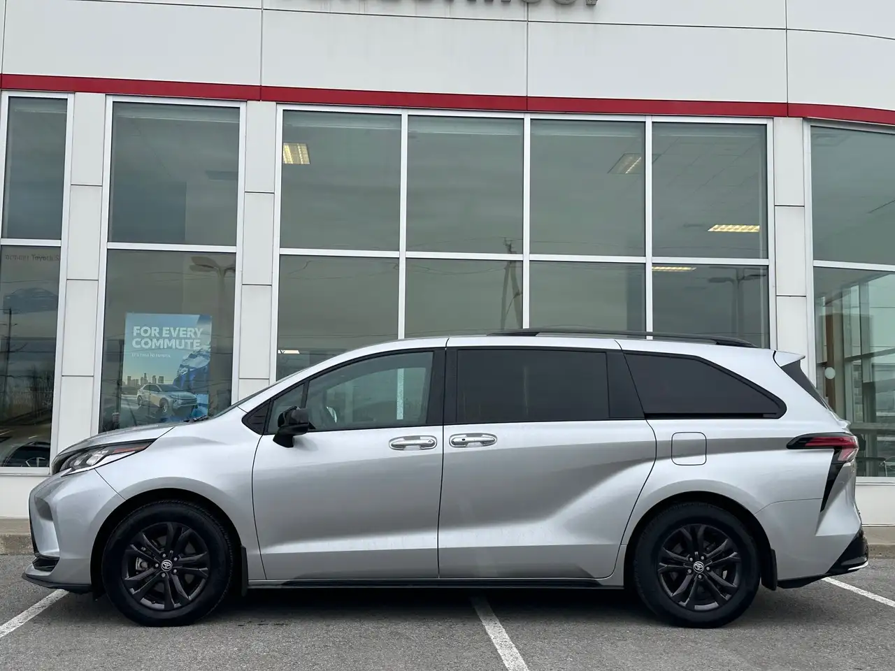 Toyota Sienna снимка Toyota Sienna