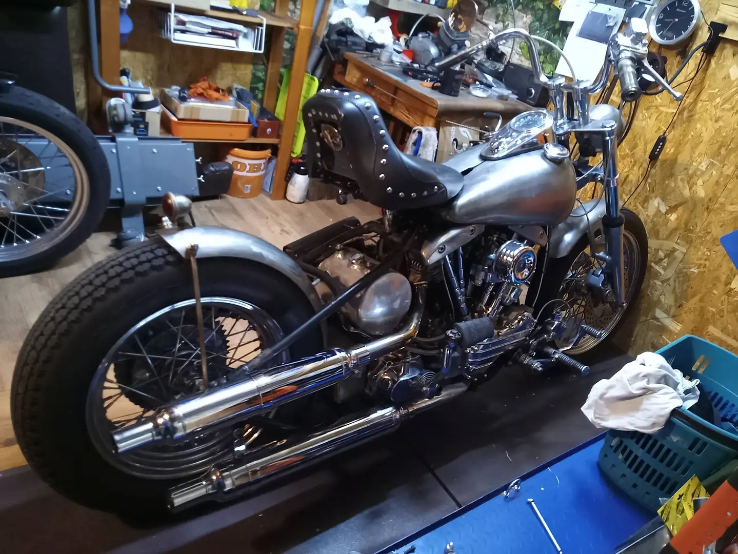 Harley-Davidson Super Glide Custom Big Twin FLH Argent - 2